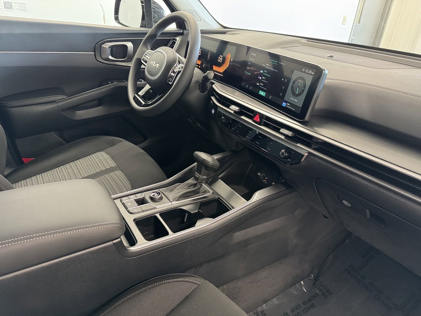 2025 Kia Sorento LX photo 4