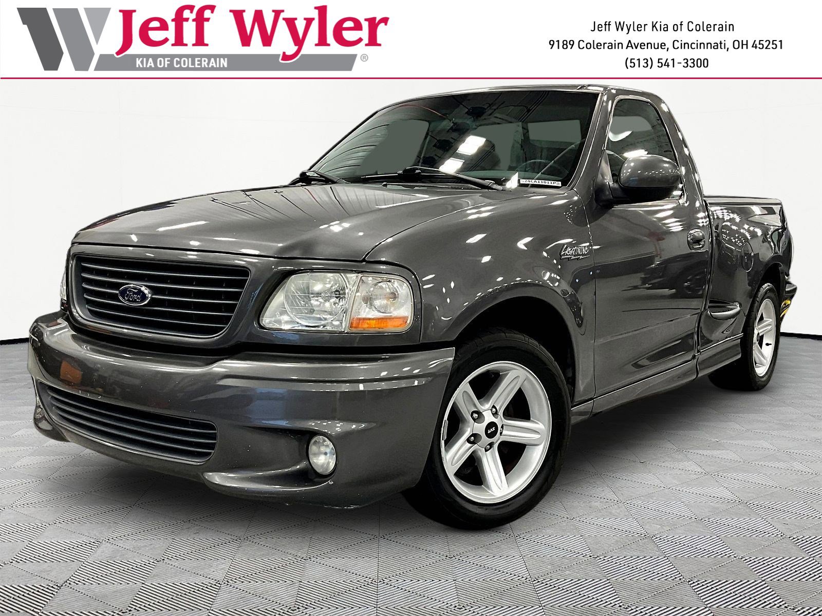 2004 Ford F-150 SVT Lightning's photo