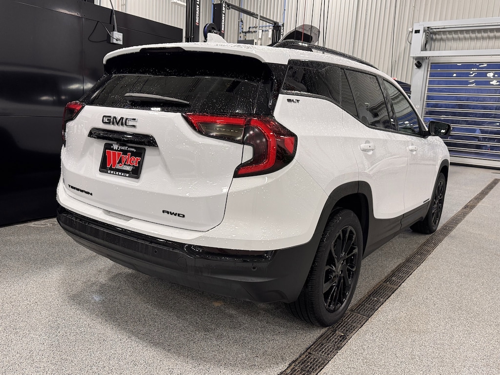 Used 2024 GMC Terrain SLT SUV