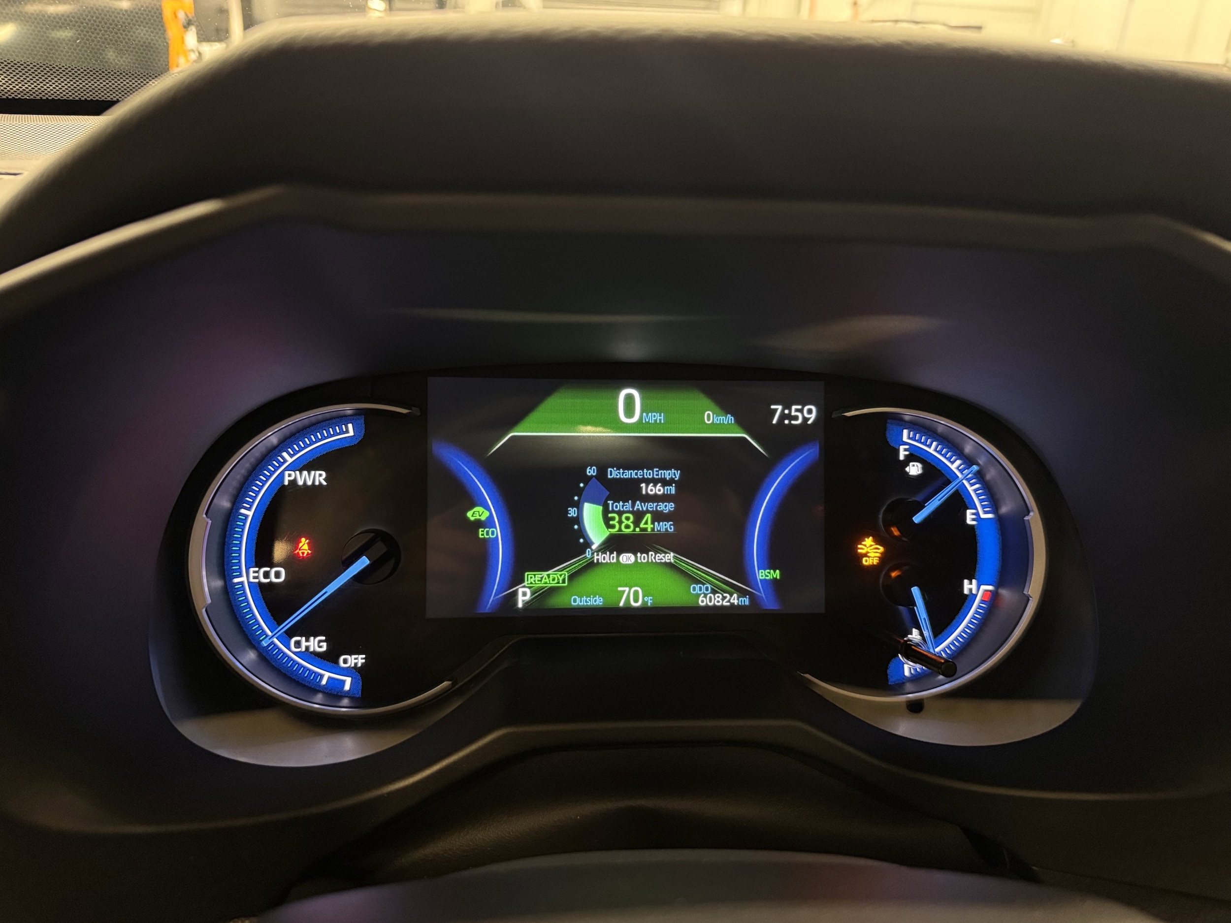 2025 Toyota RAV4 XLE - Photo 14