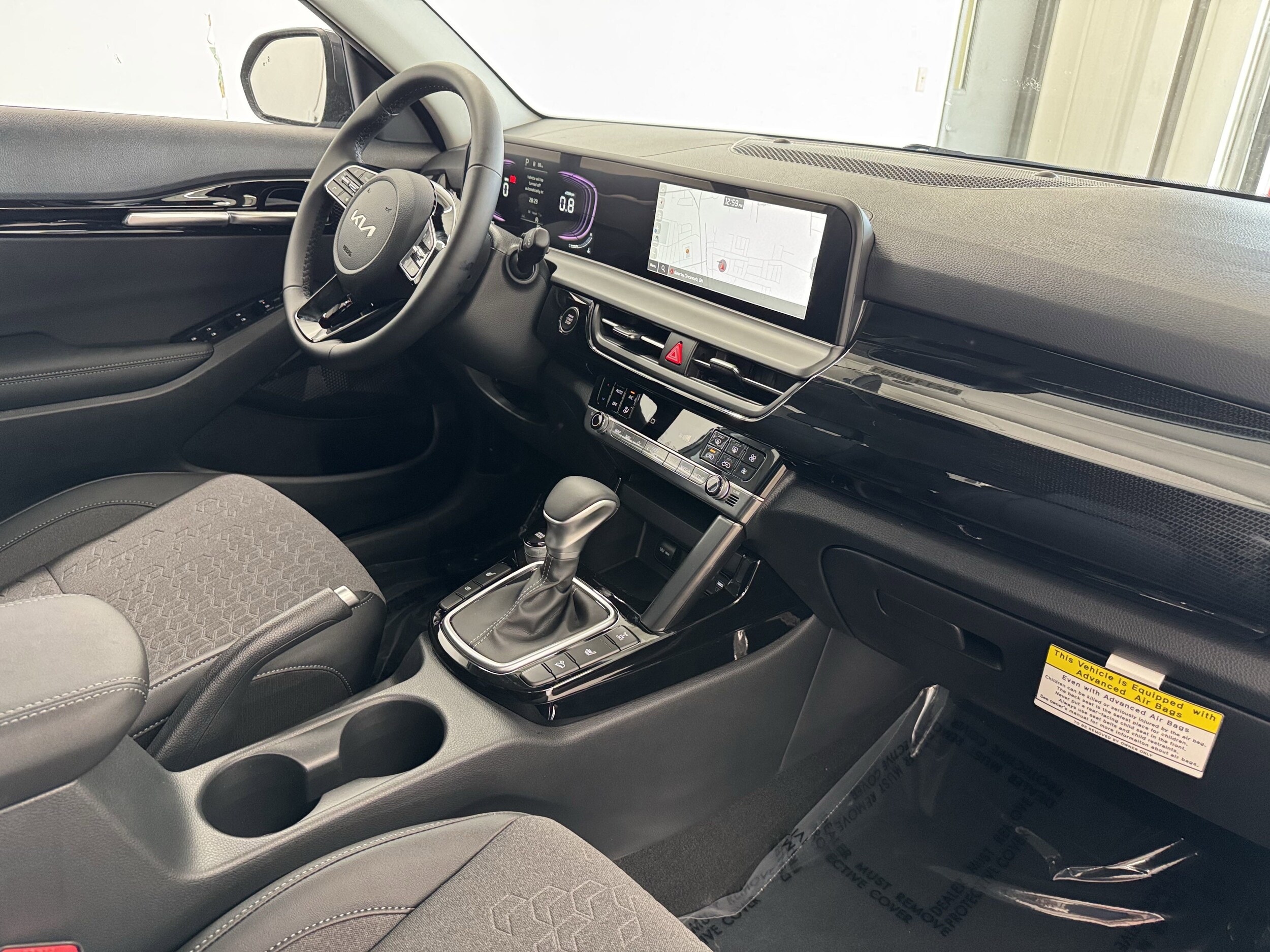 2025 Kia Seltos S photo 4