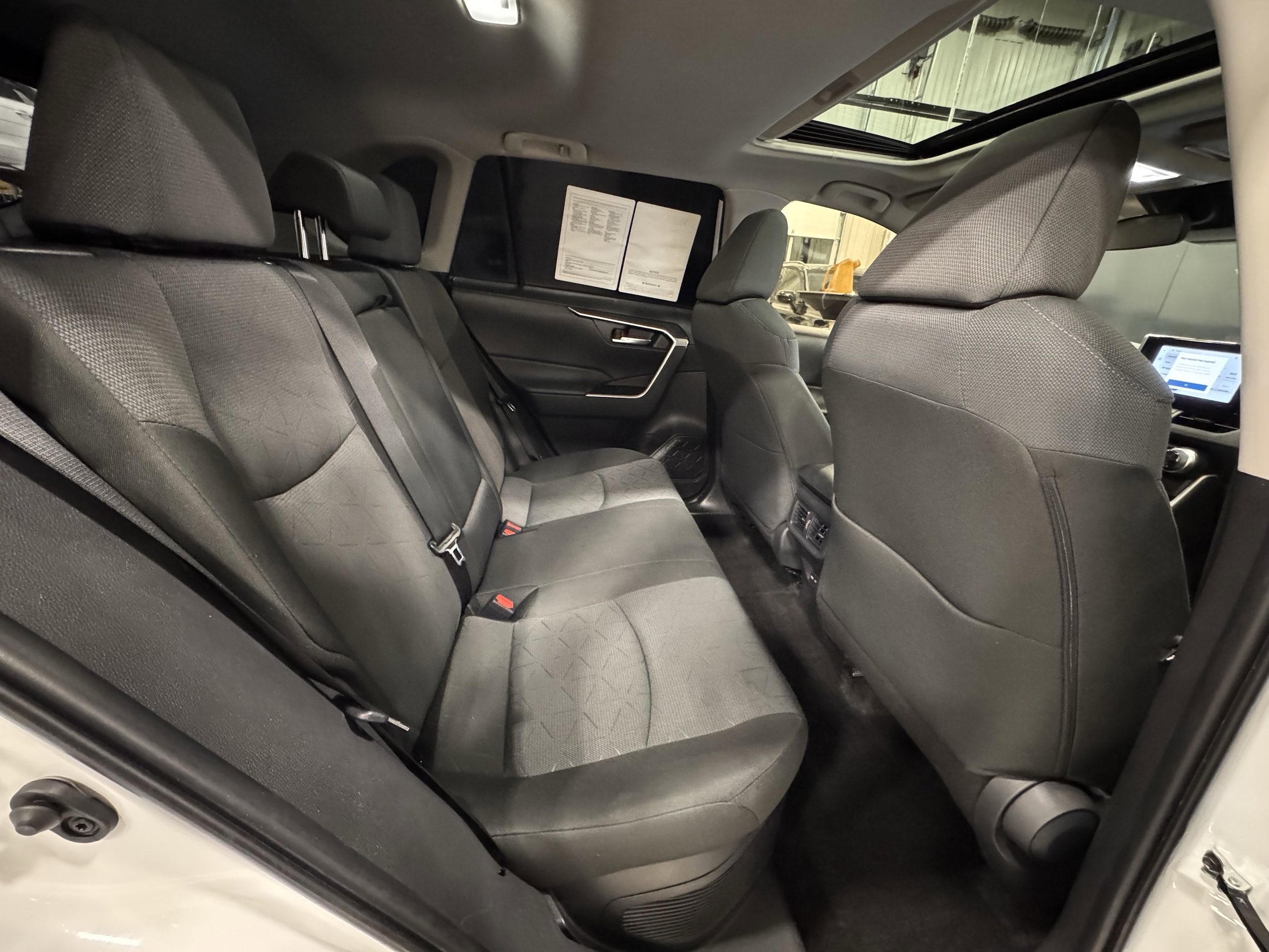 2025 Toyota RAV4 XLE - Photo 28