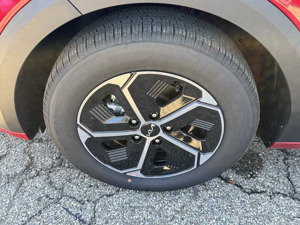 New 2026 Kia Niro LX SUV