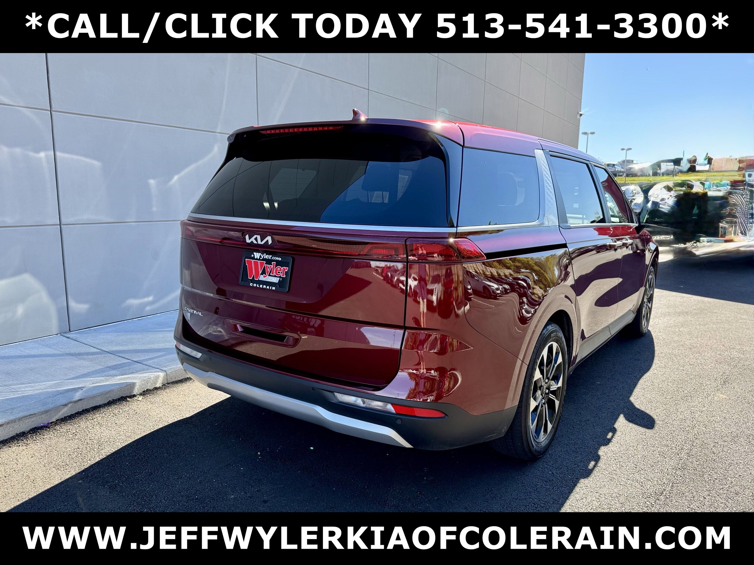 2024 Kia Carnival EX photo 2