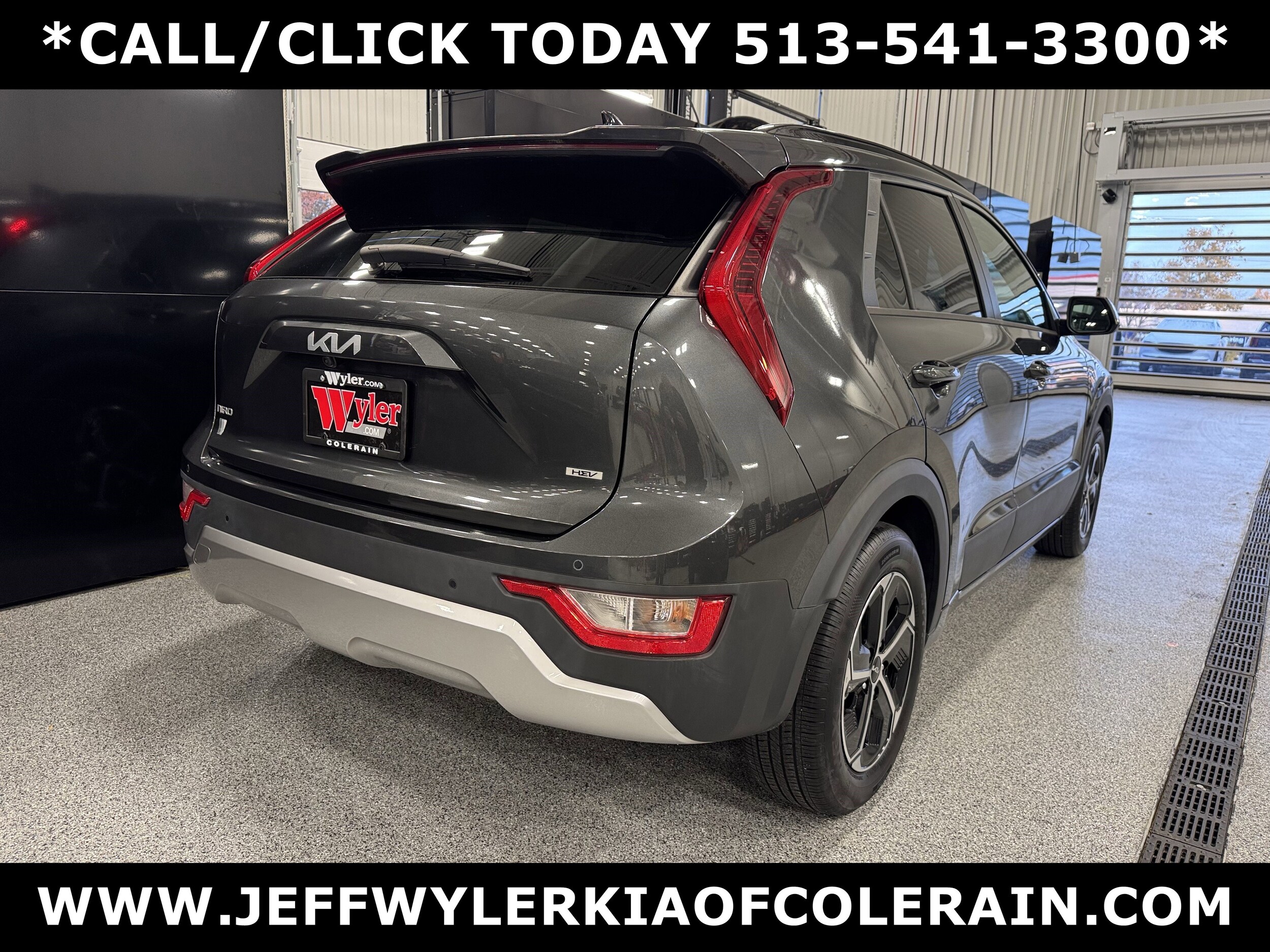 2023 Kia Niro EX photo 2