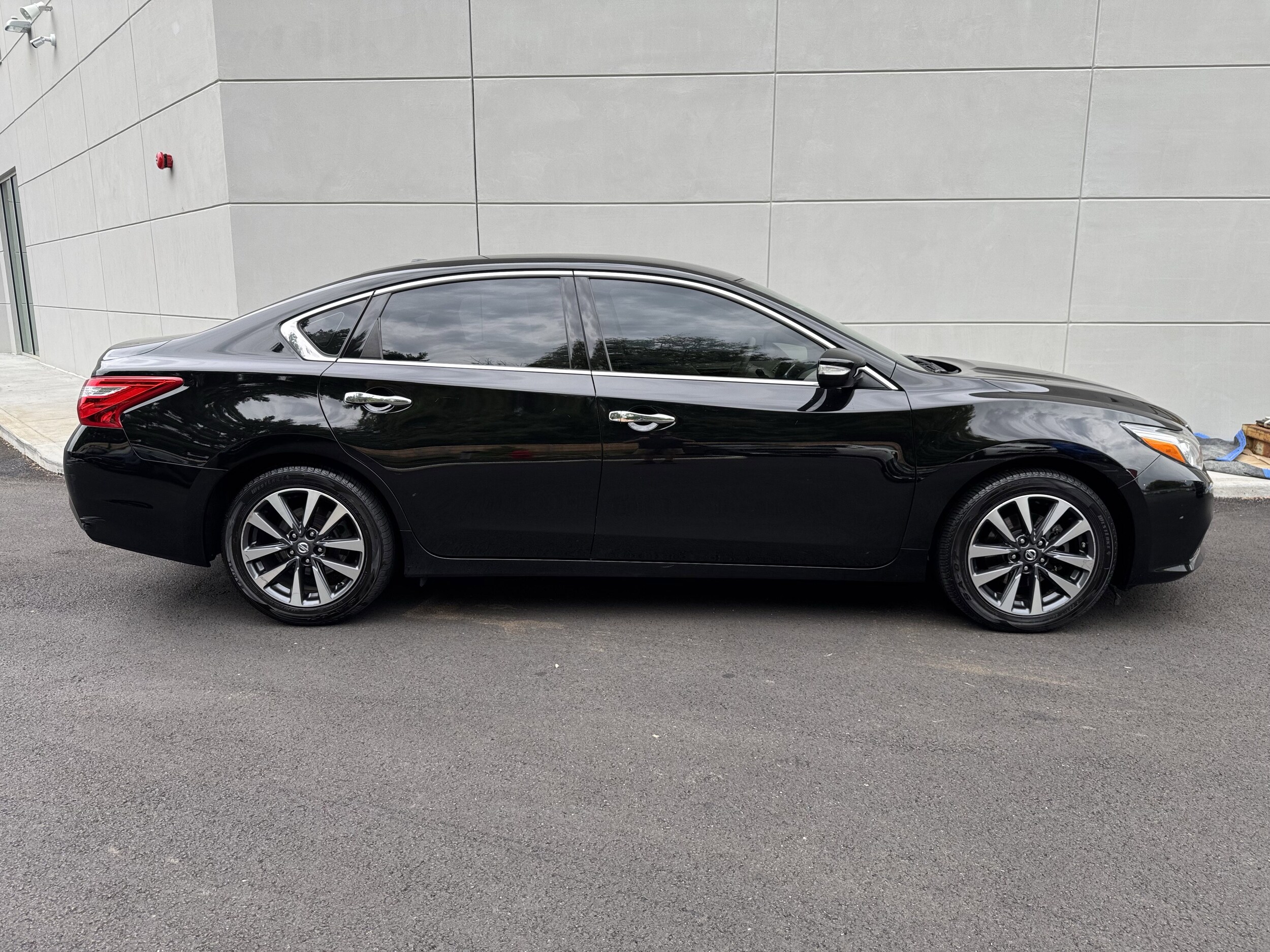 2017 Nissan Altima 2.5 SL photo 2