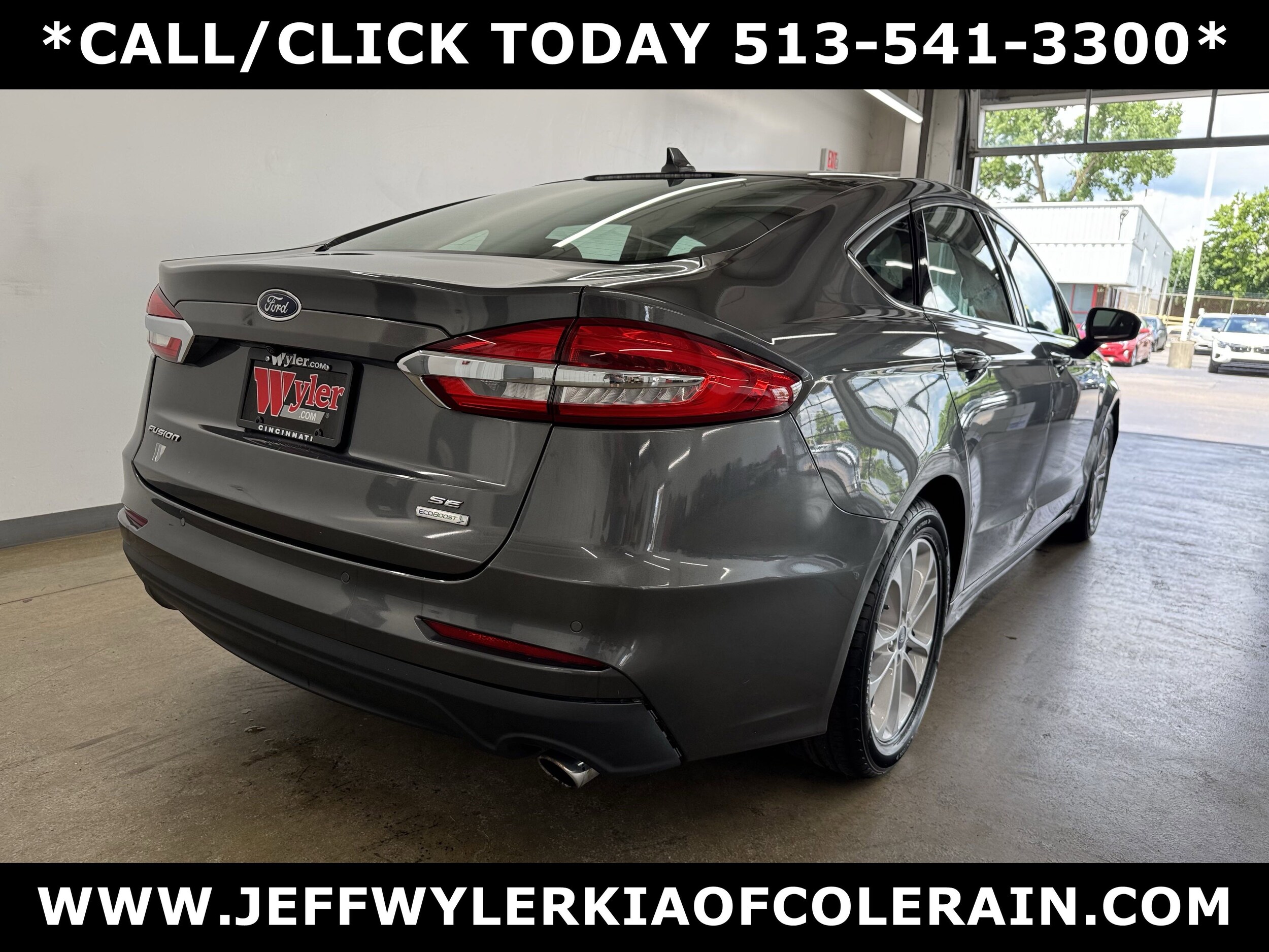 2020 Ford Fusion SE photo 2