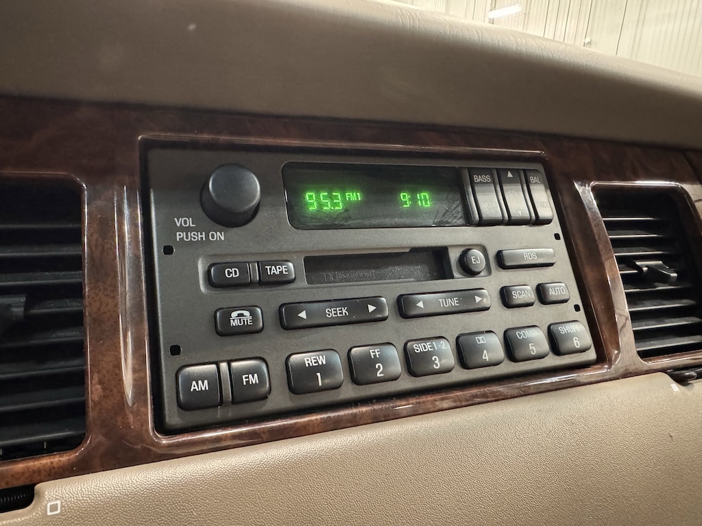 Used 2001 Lincoln Town Car Executive Sedan