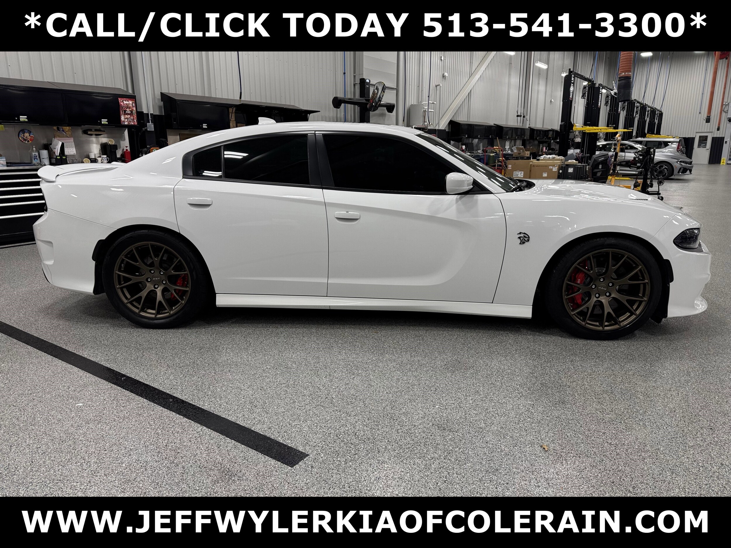 2017 Dodge Charger SRT8 Hellcat photo 2