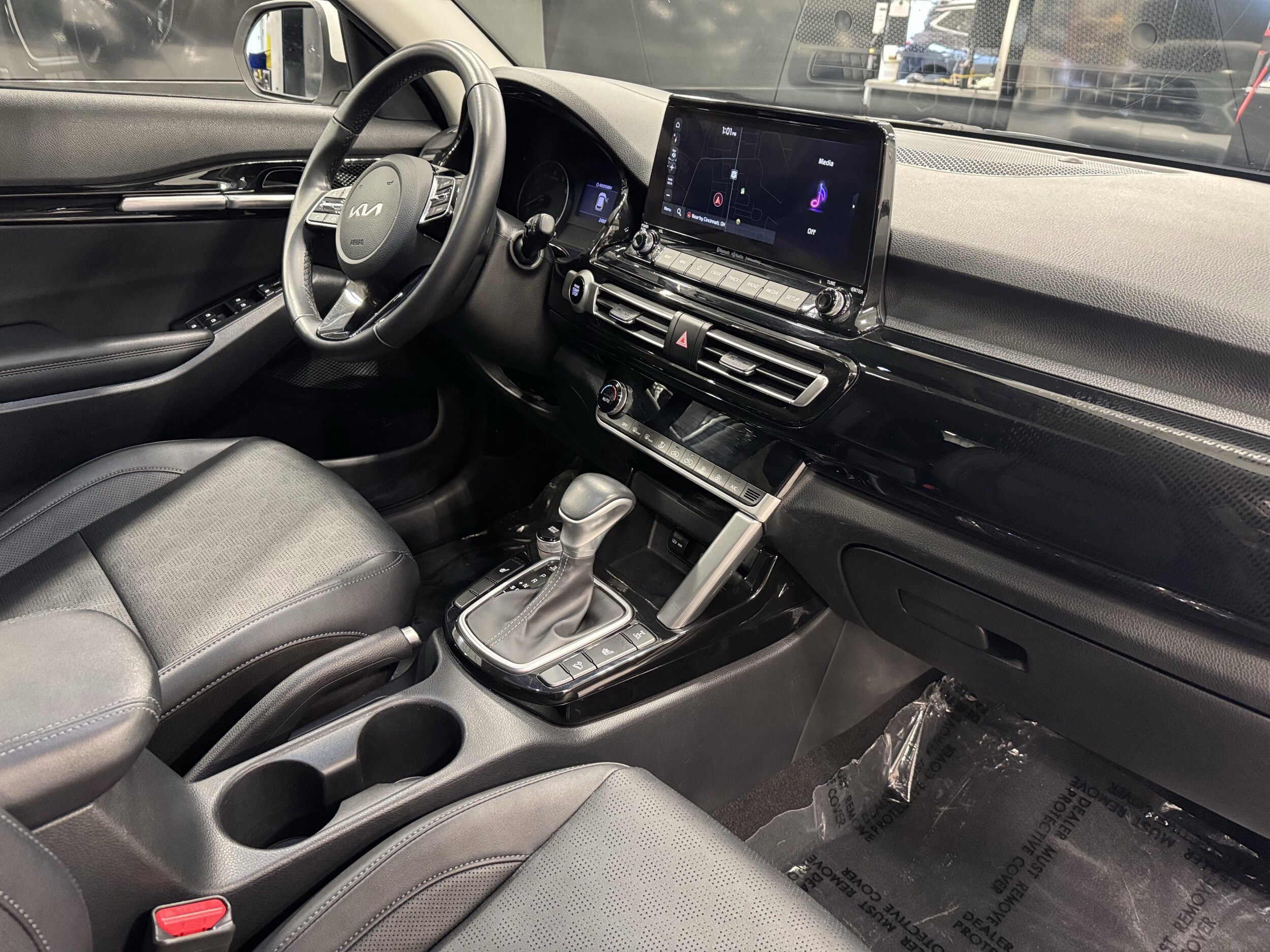 2023 Kia Seltos EX photo 3