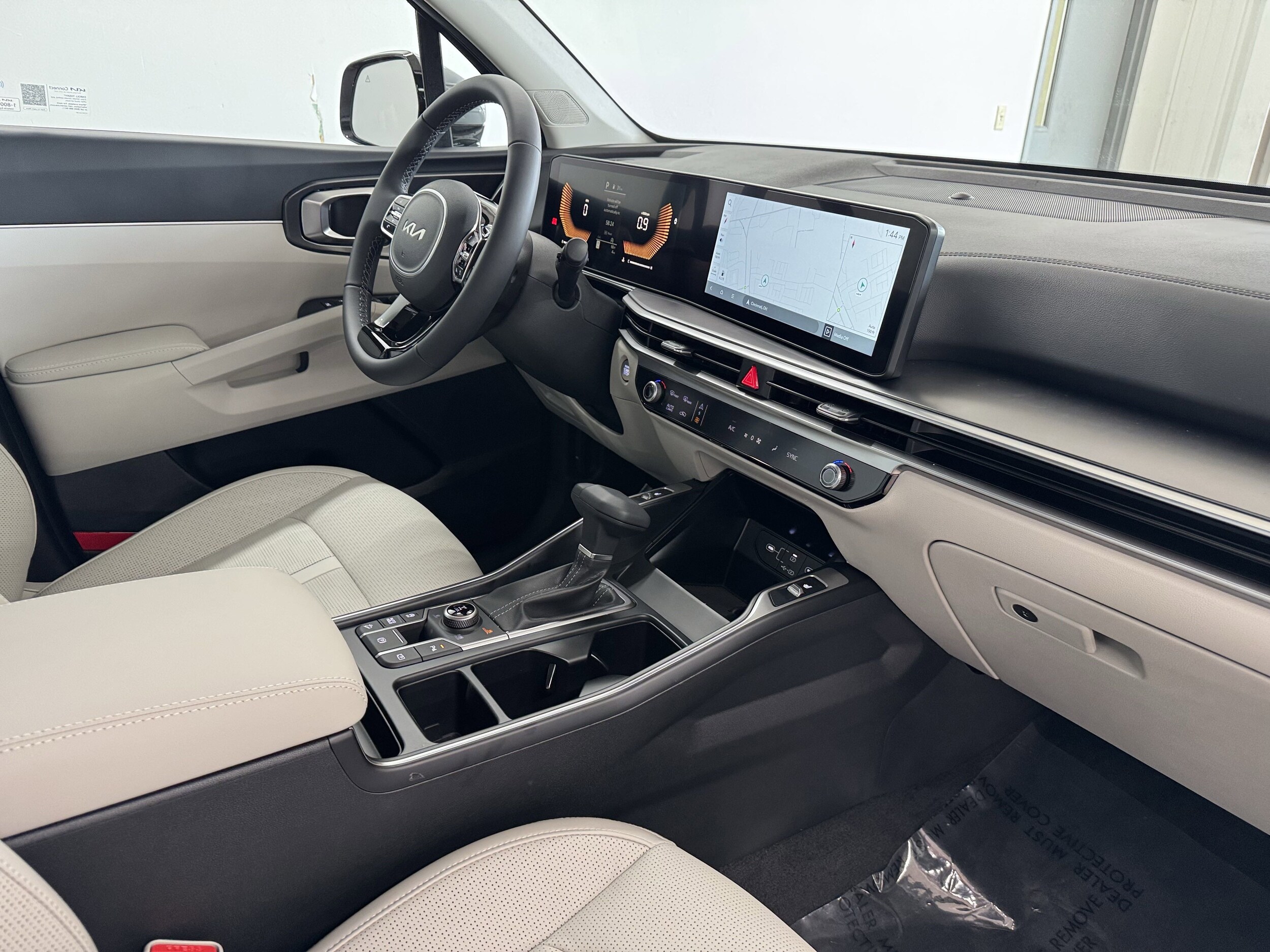 2025 Kia Sorento S photo 4