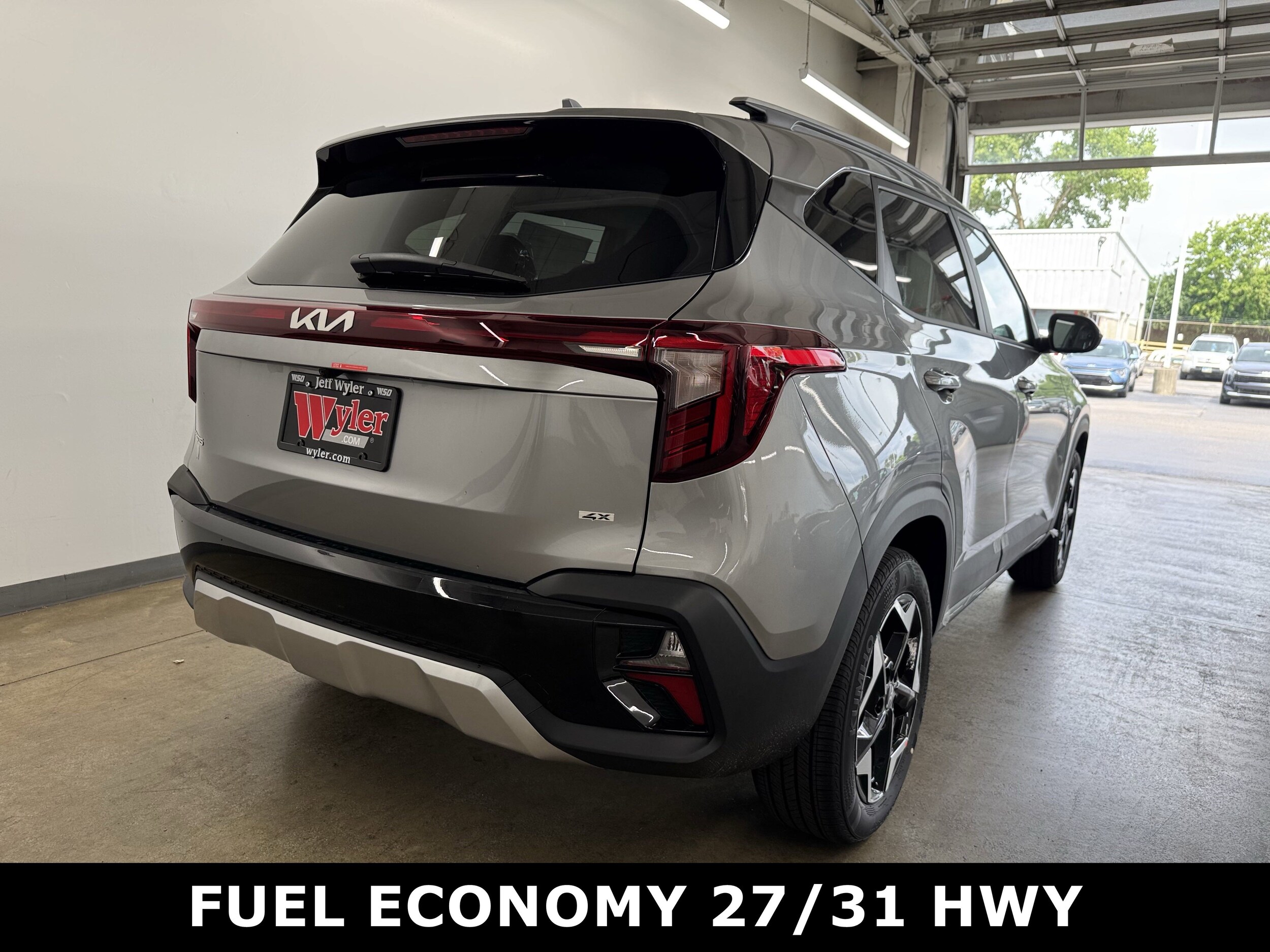 2026 Kia Seltos S photo 2