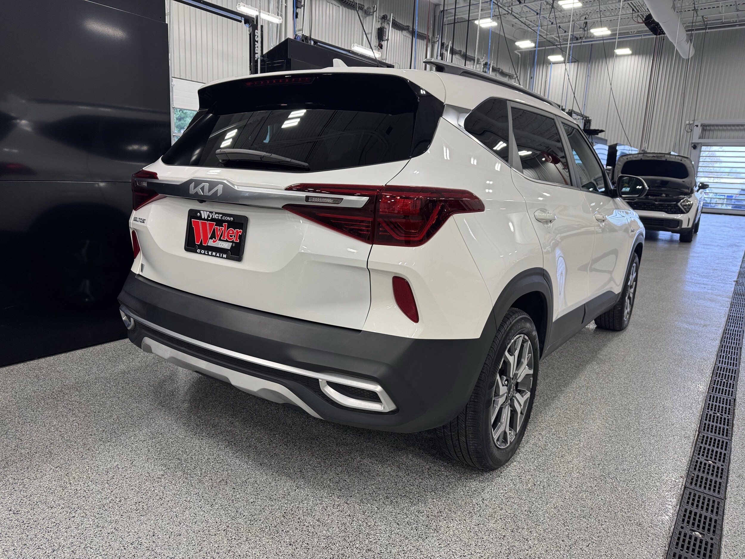 2023 Kia Seltos EX photo 2