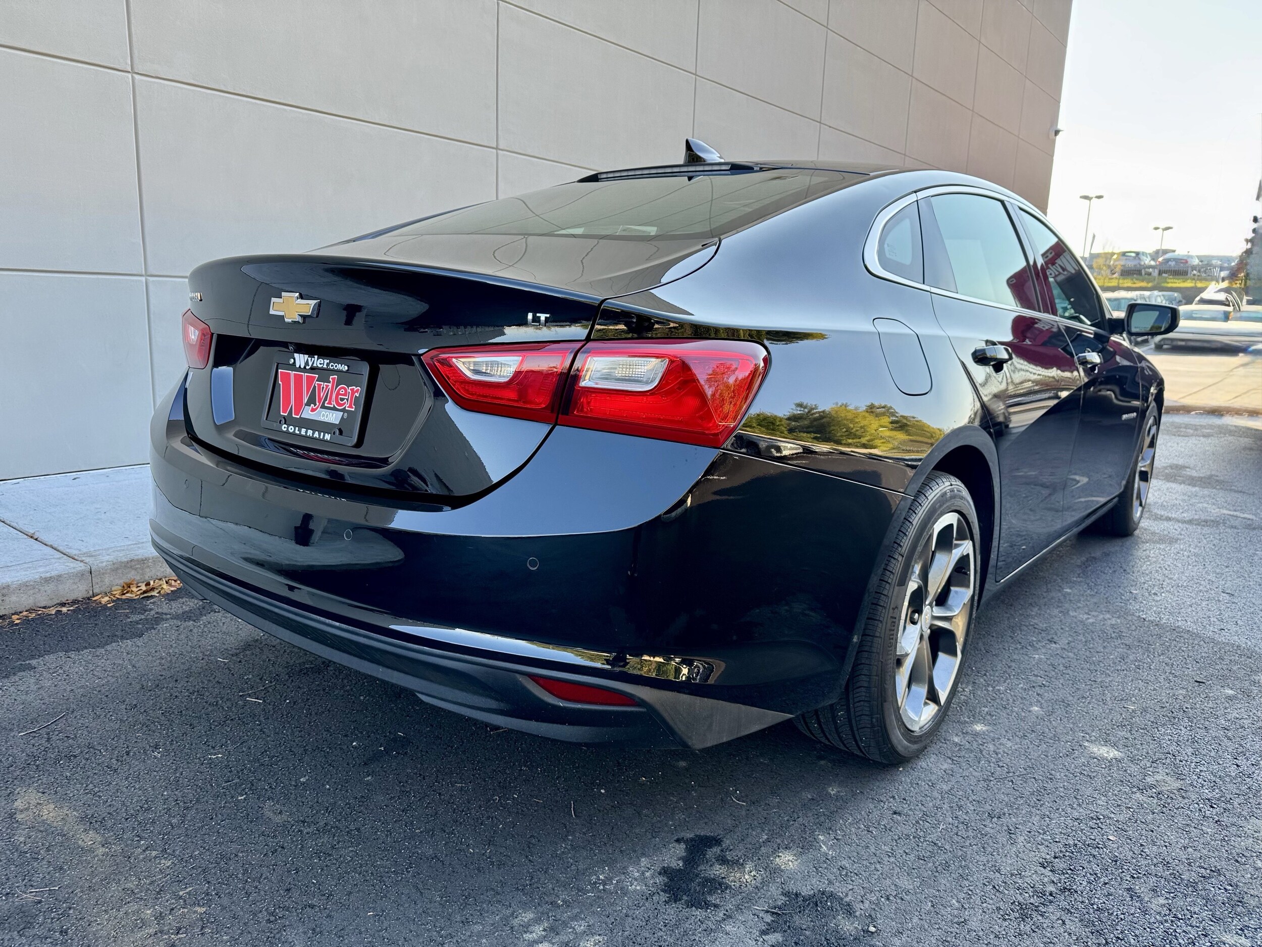 2024 Chevrolet Malibu 1LT photo 2