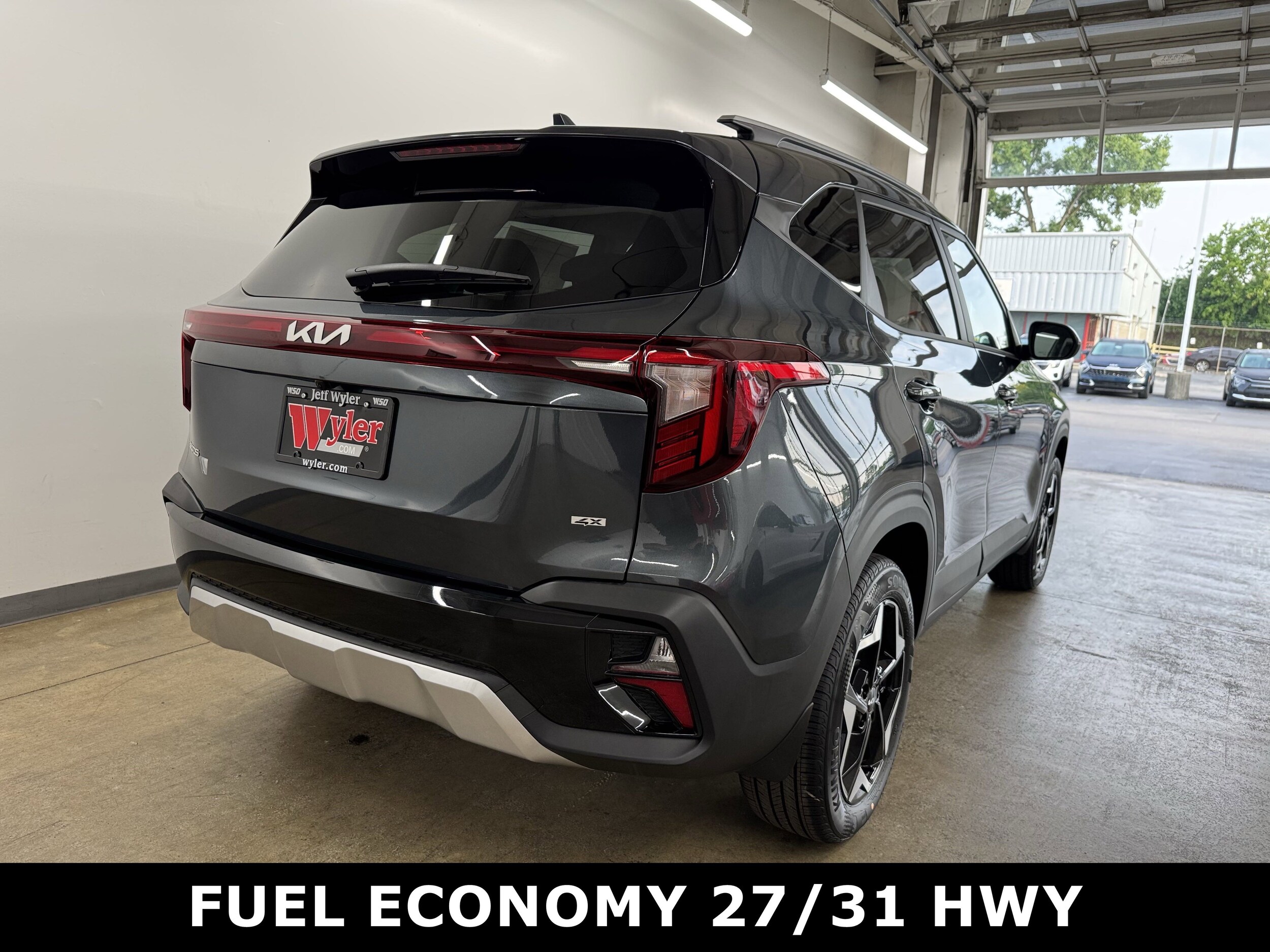 2025 Kia Seltos S photo 2