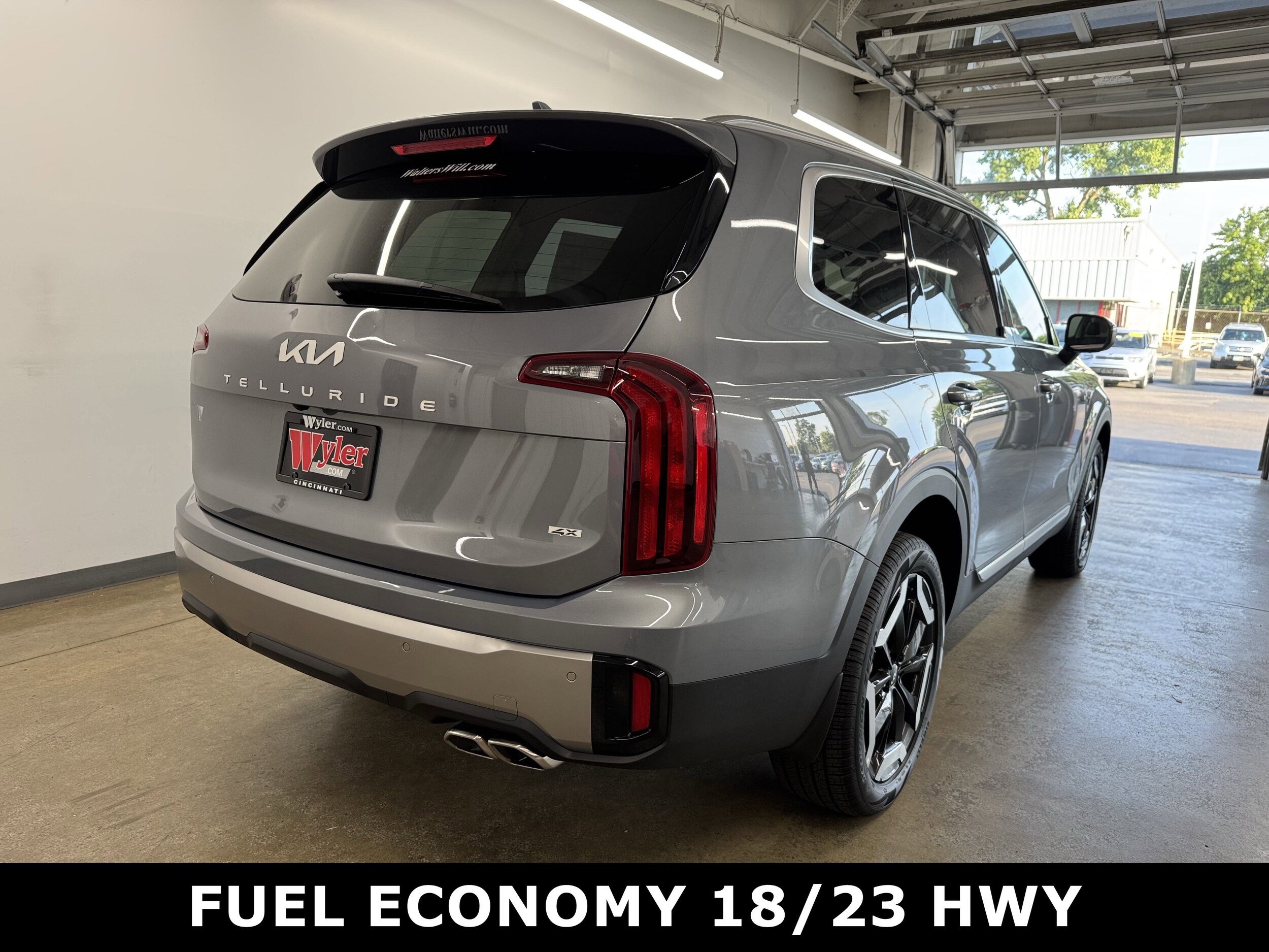 2025 Kia Telluride S photo 3