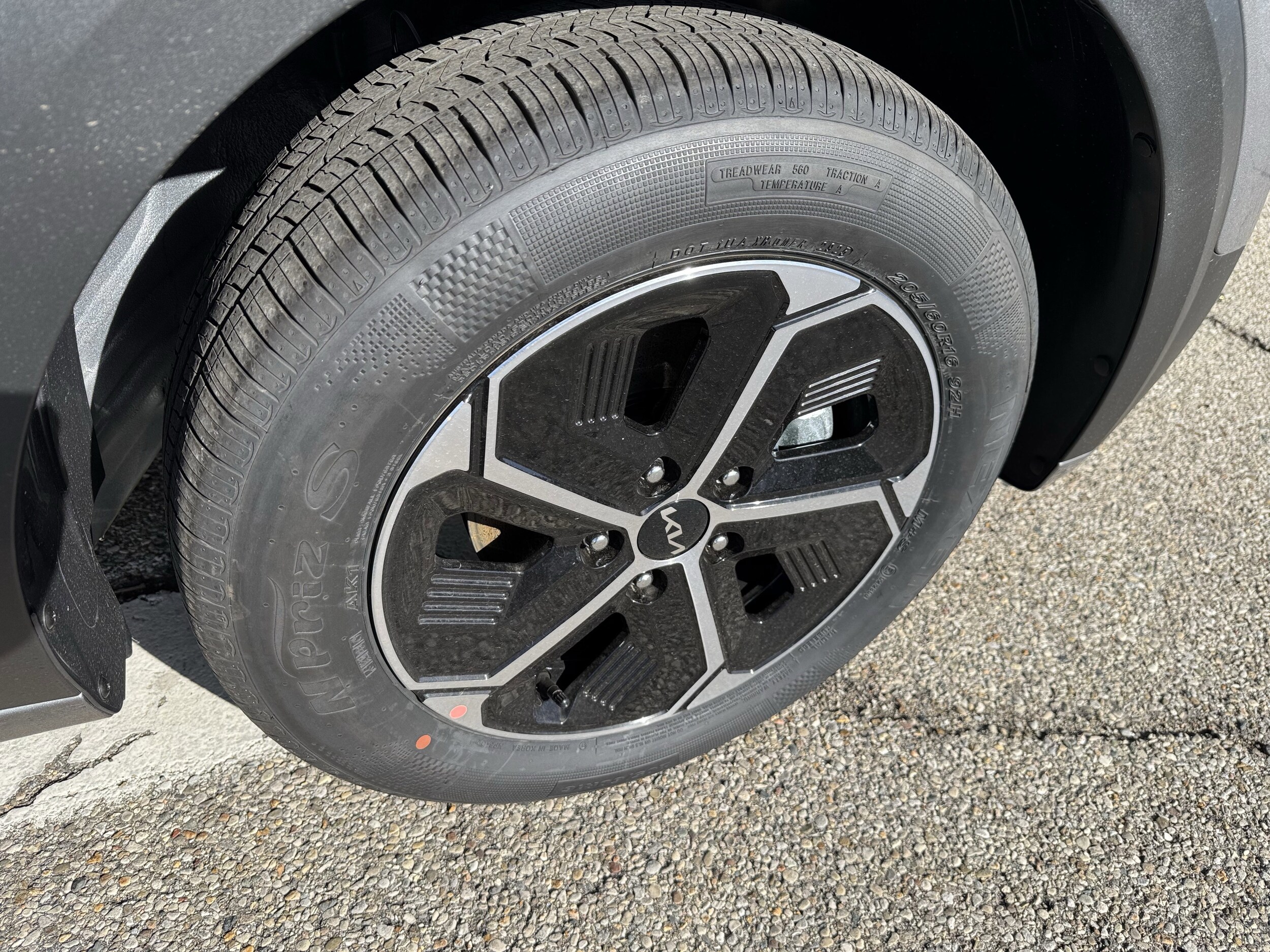 2026 Kia Niro LX photo 2