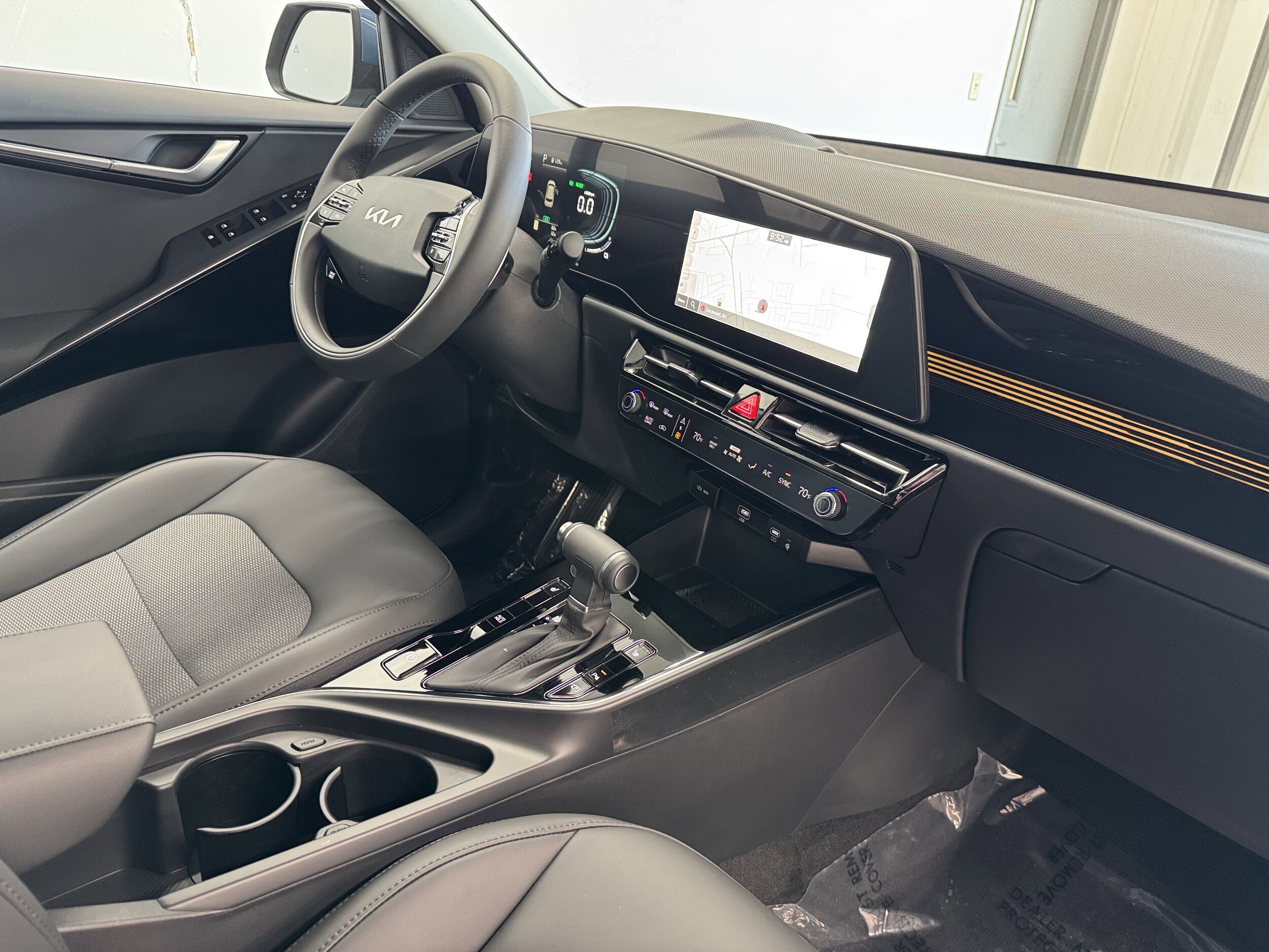 2025 Kia Niro EX photo 4