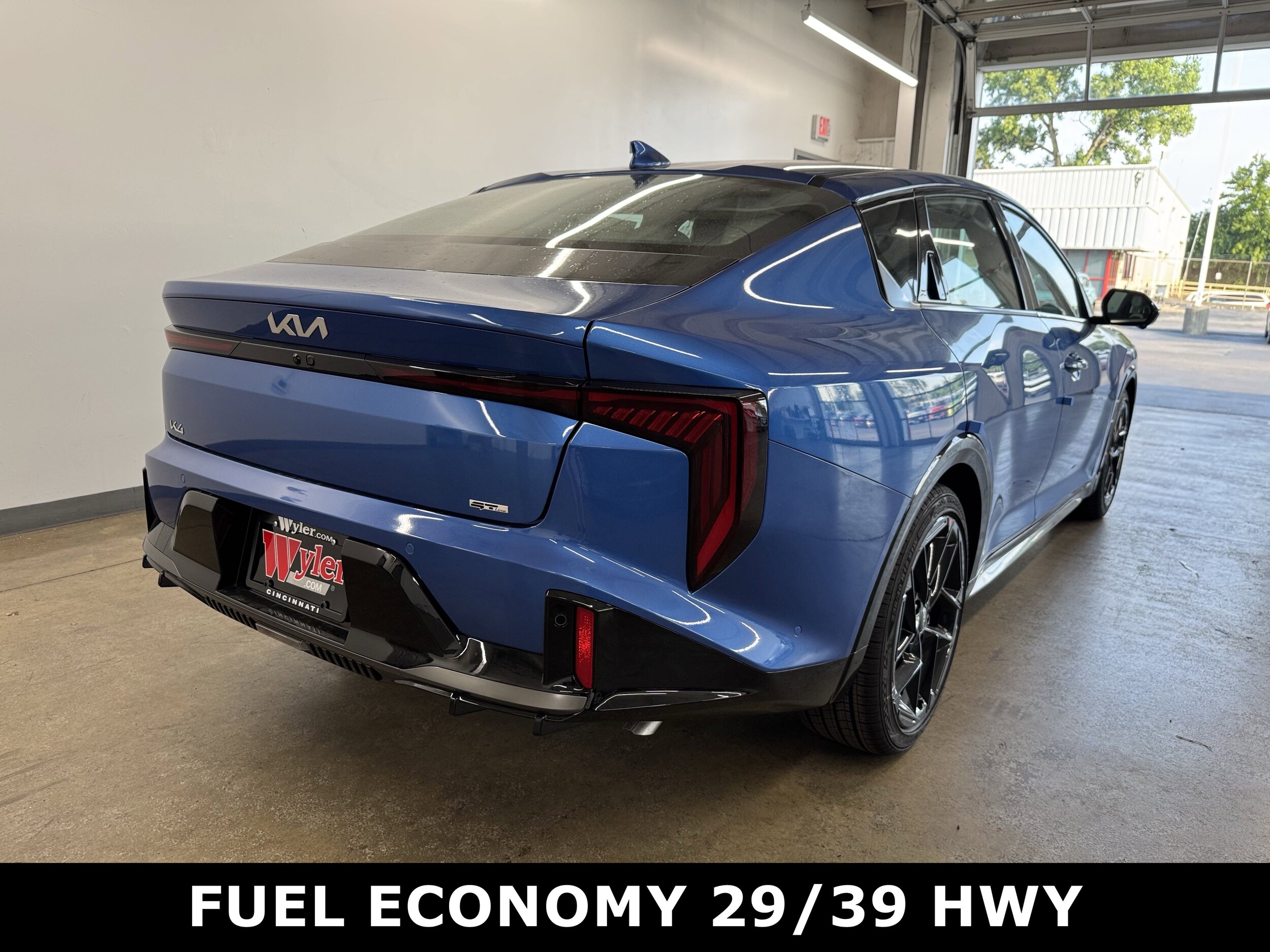 2025 Kia K4 GT-Line Turbo photo 3