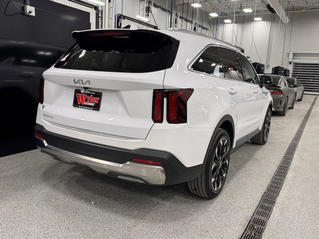 Certified 2025 Kia Sorento EX SUV