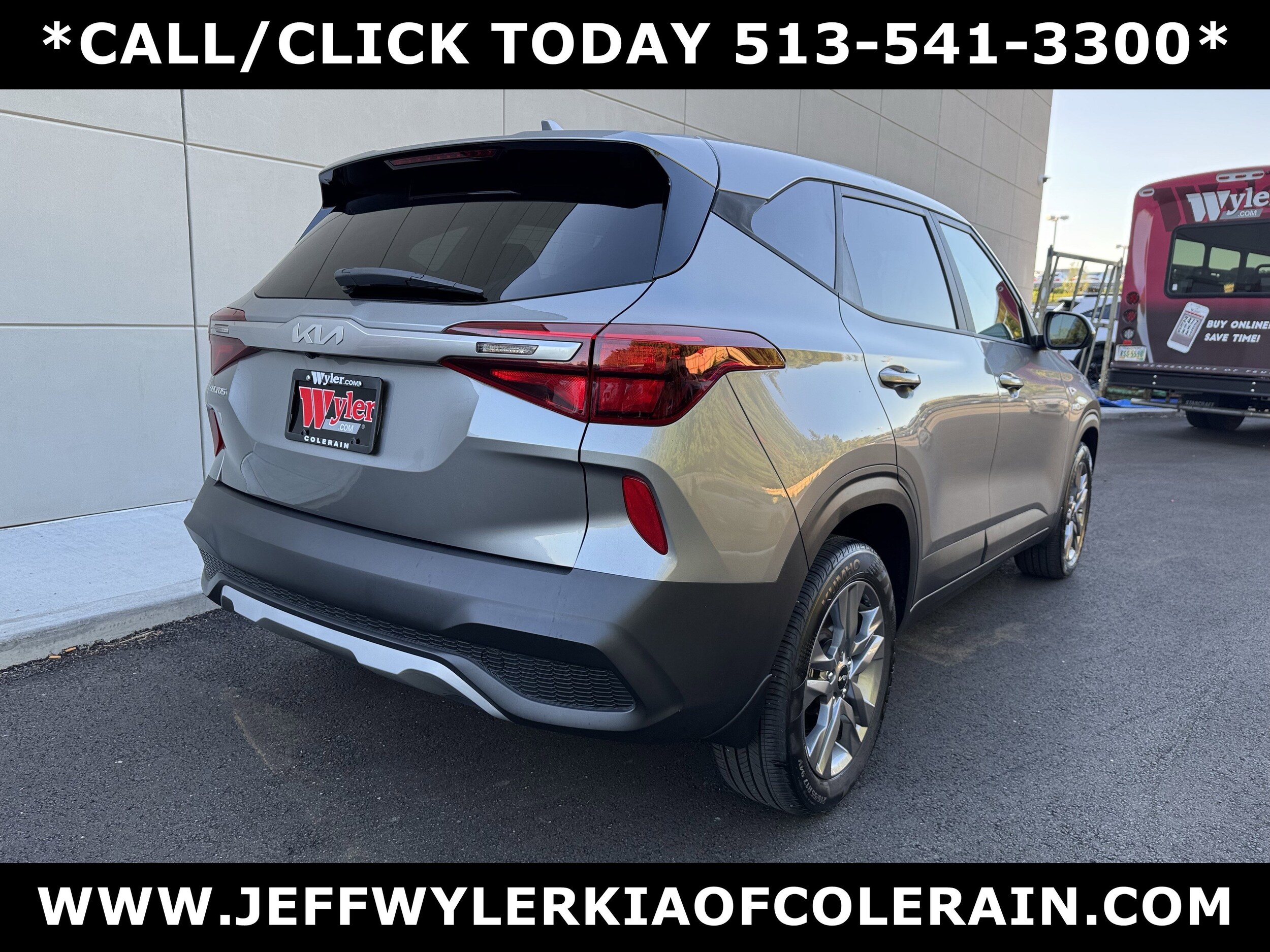 2023 Kia Seltos LX photo 2