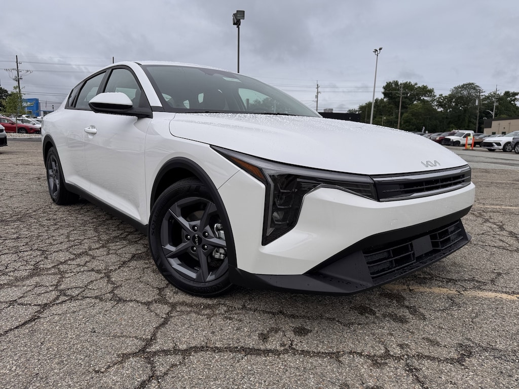 New 2026 Kia K4 LXS Sedan