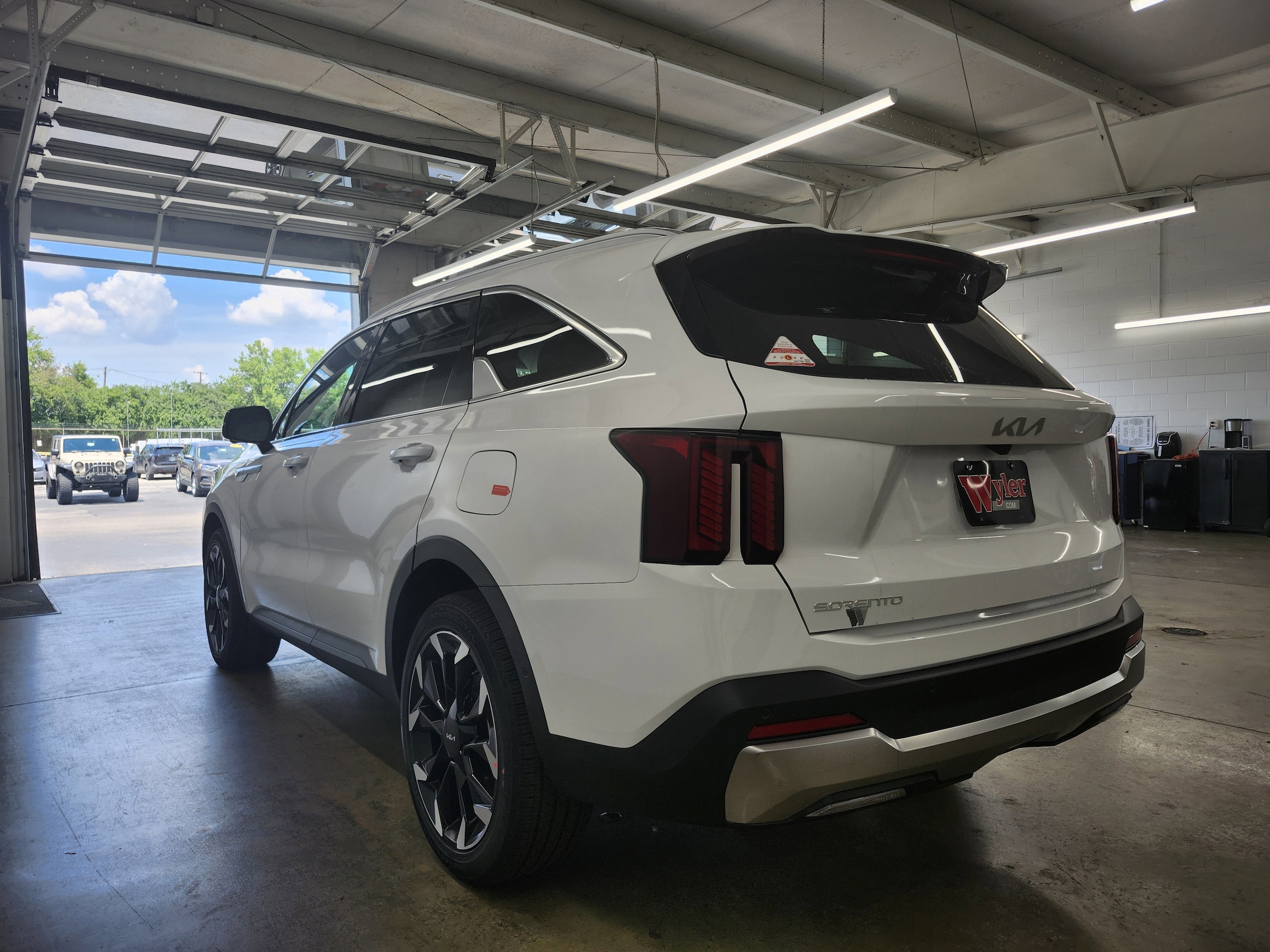2025 Kia Sorento SX - Photo 5