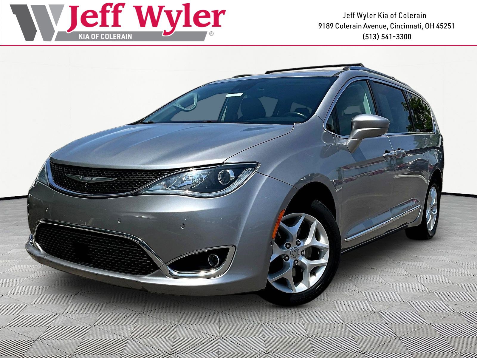 2017 Chrysler Pacifica Touring-L Plus's photo