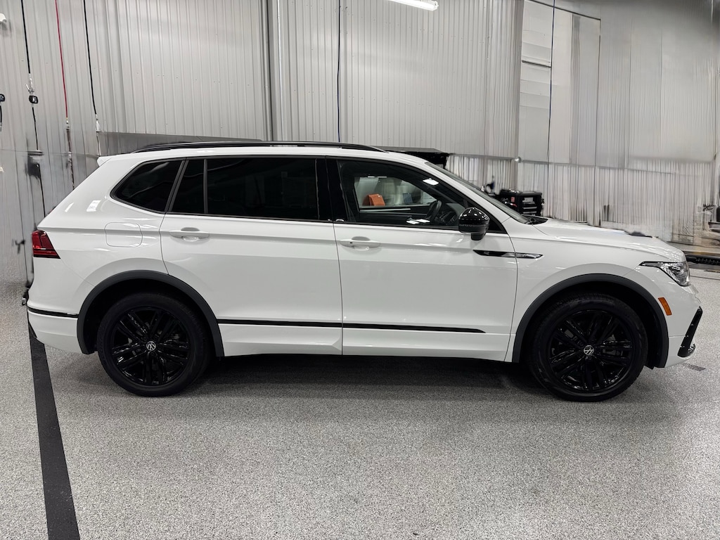 Used 2022 Volkswagen Tiguan 2.0T SE R-Line Black SUV