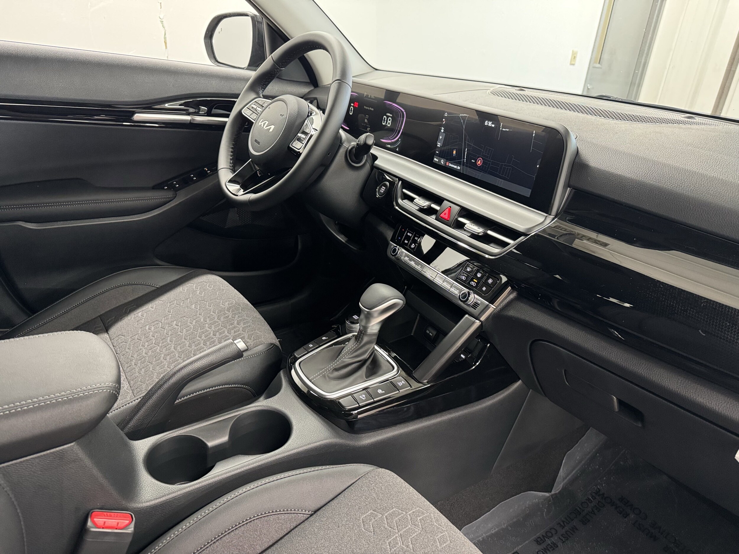 2025 Kia Seltos S photo 4