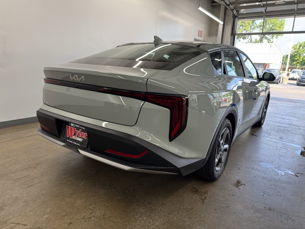 New 2025 Kia K4 LXS Sedan