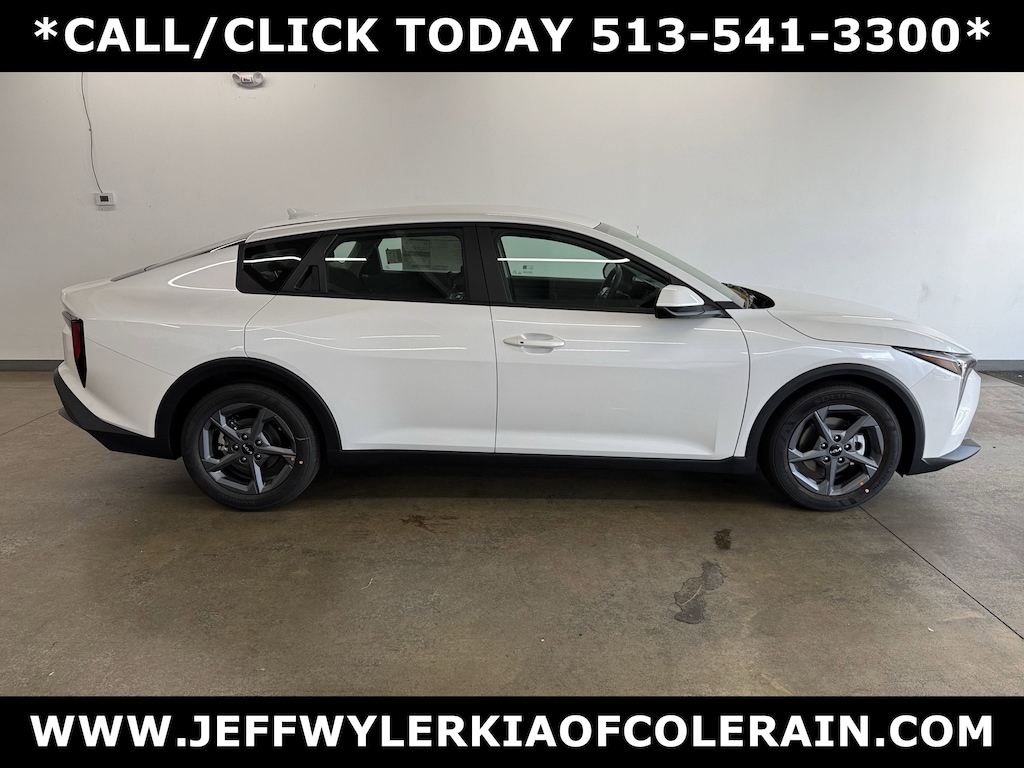 New 2025 Kia K4 LXS Sedan