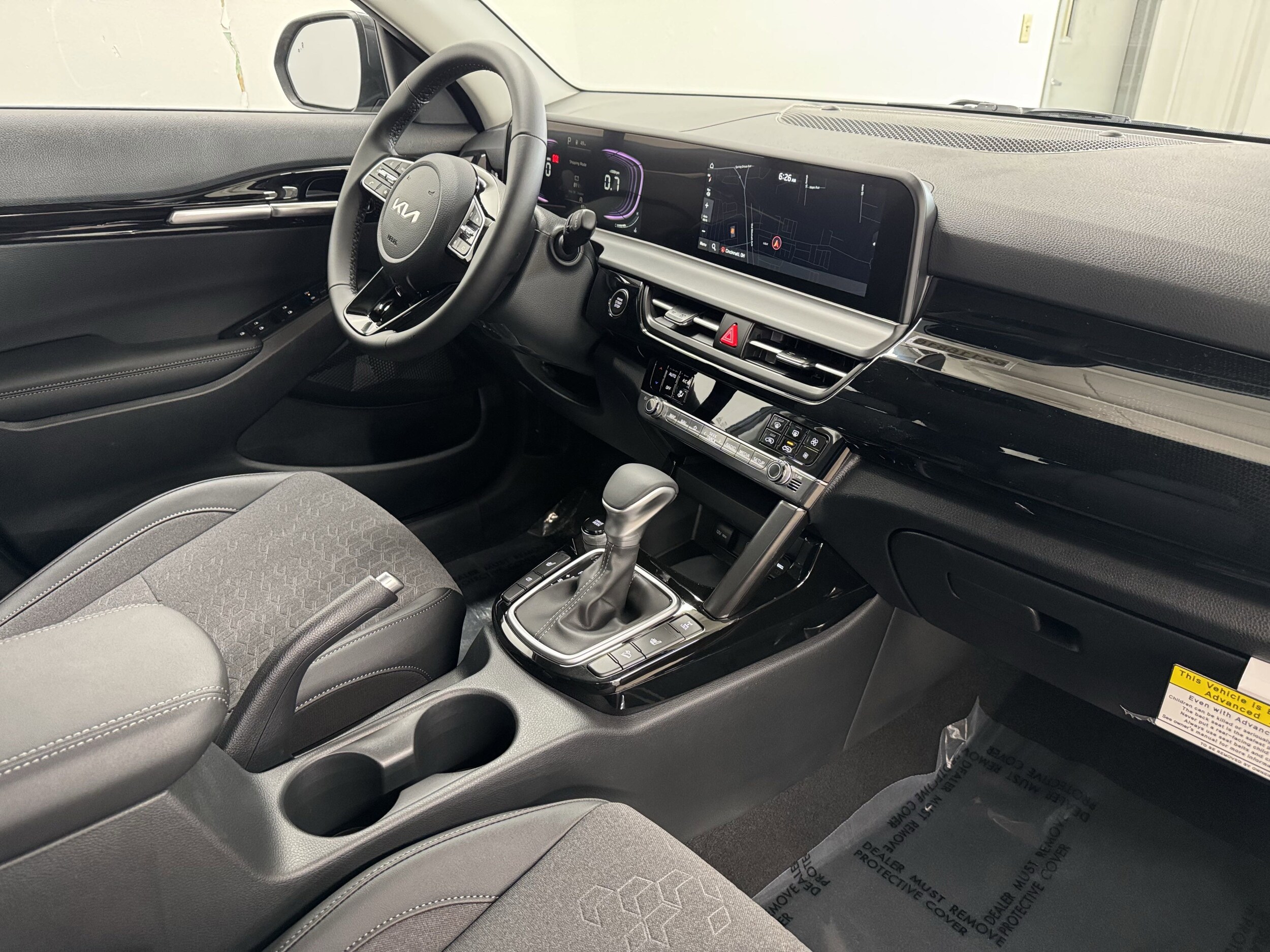 2025 Kia Seltos S photo 3