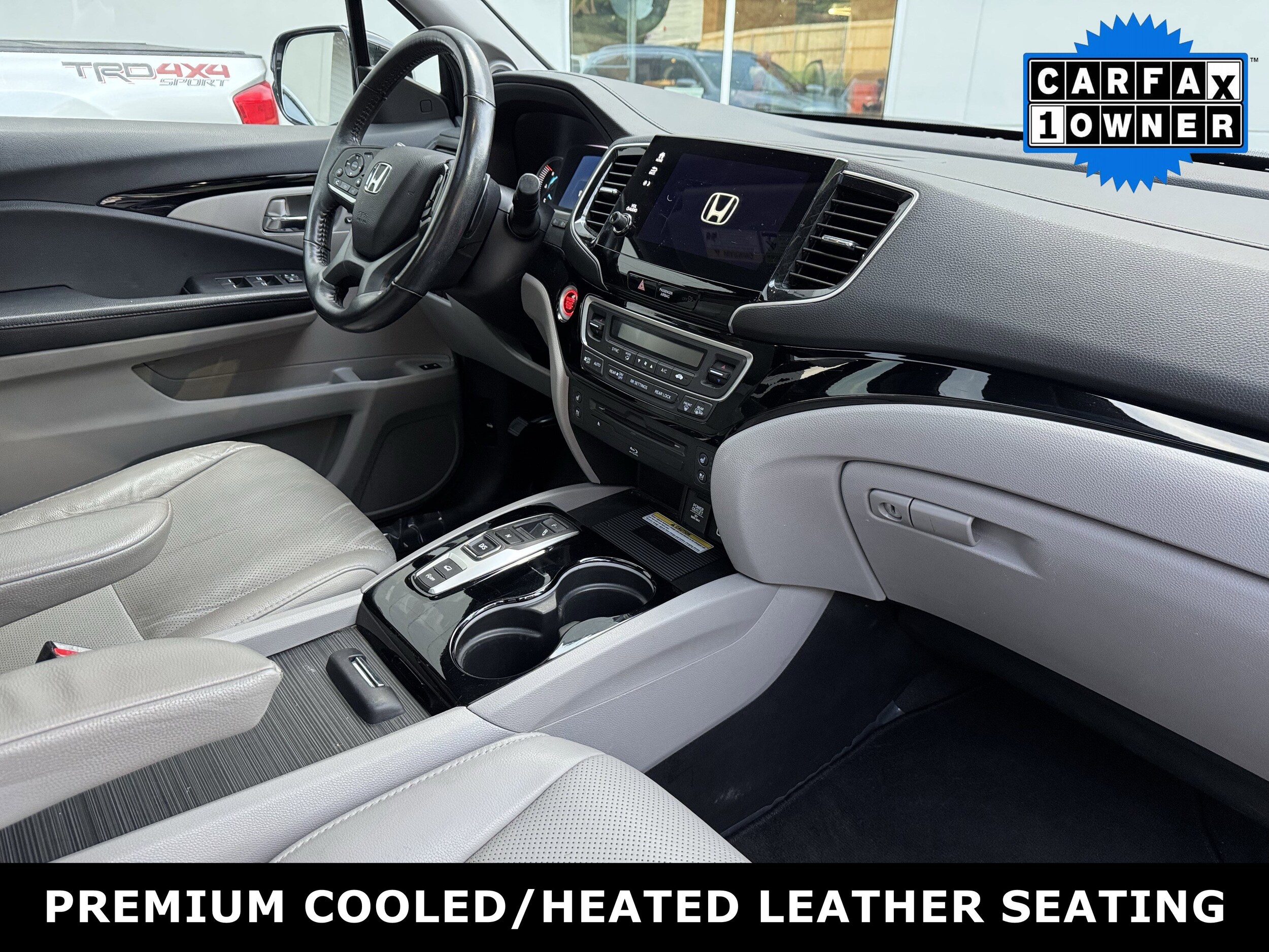 2019 Honda Pilot Elite photo 3