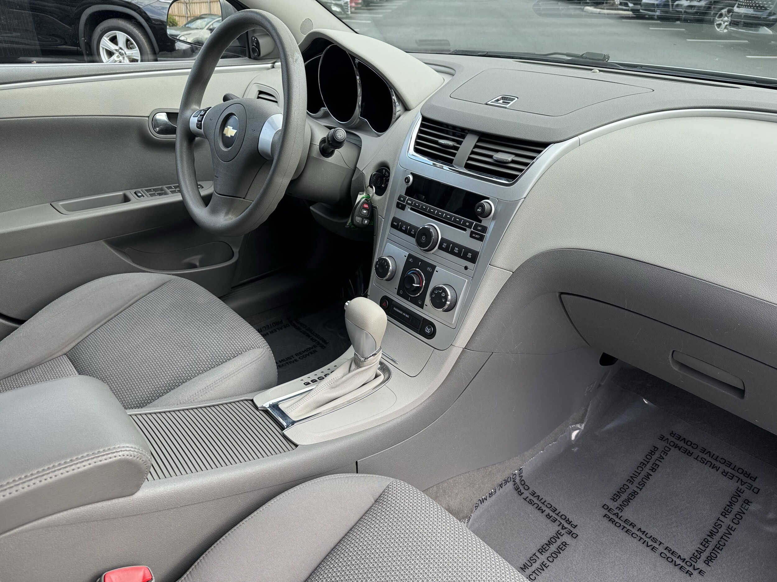 2009 Chevrolet Malibu LS photo 2