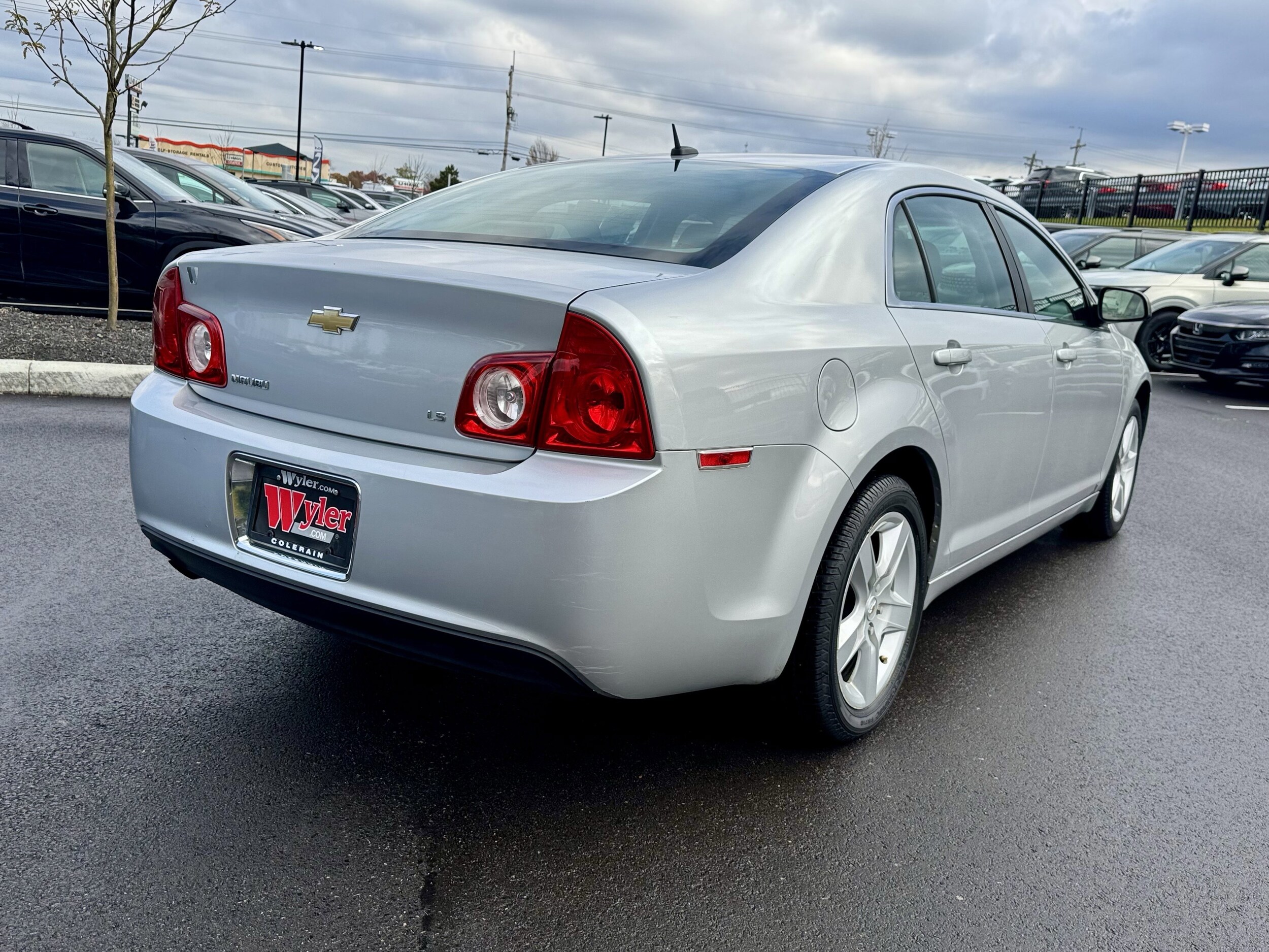 2009 Chevrolet Malibu LS photo 3