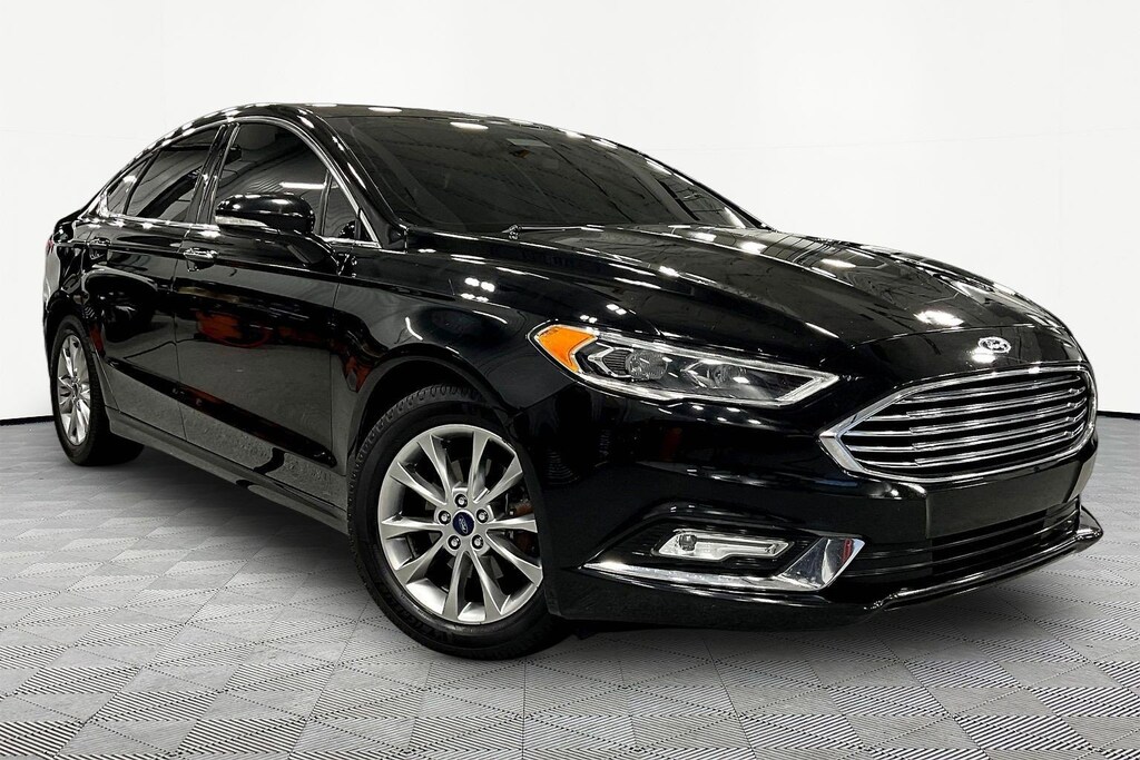 Used 2017 Ford Fusion SE Sedan