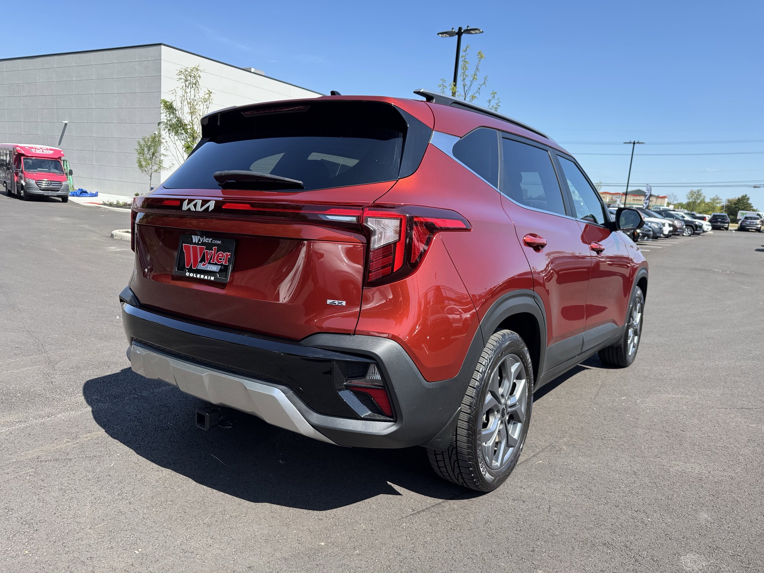 2024 Kia Seltos S photo 3