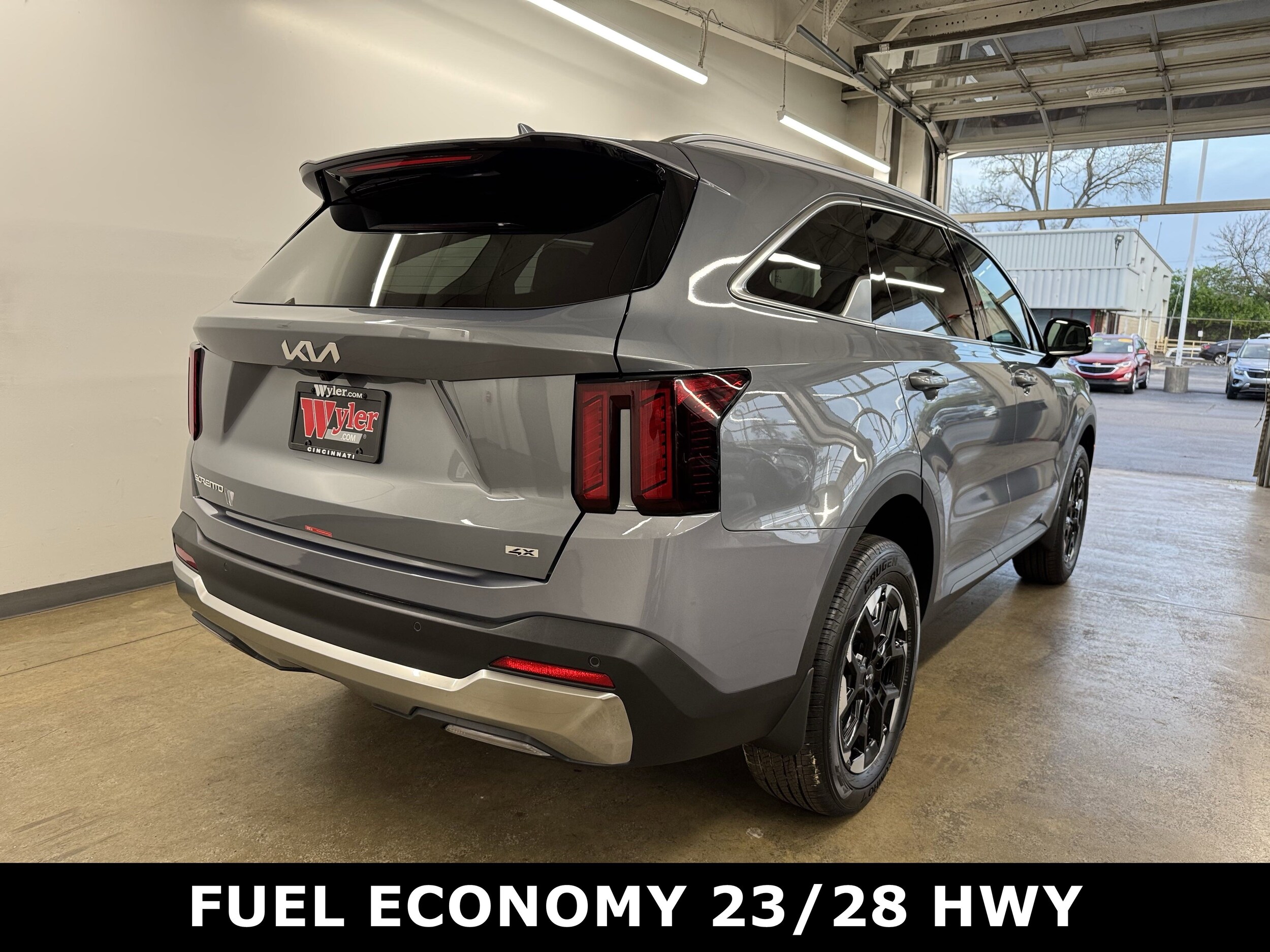 2025 Kia Sorento S photo 3
