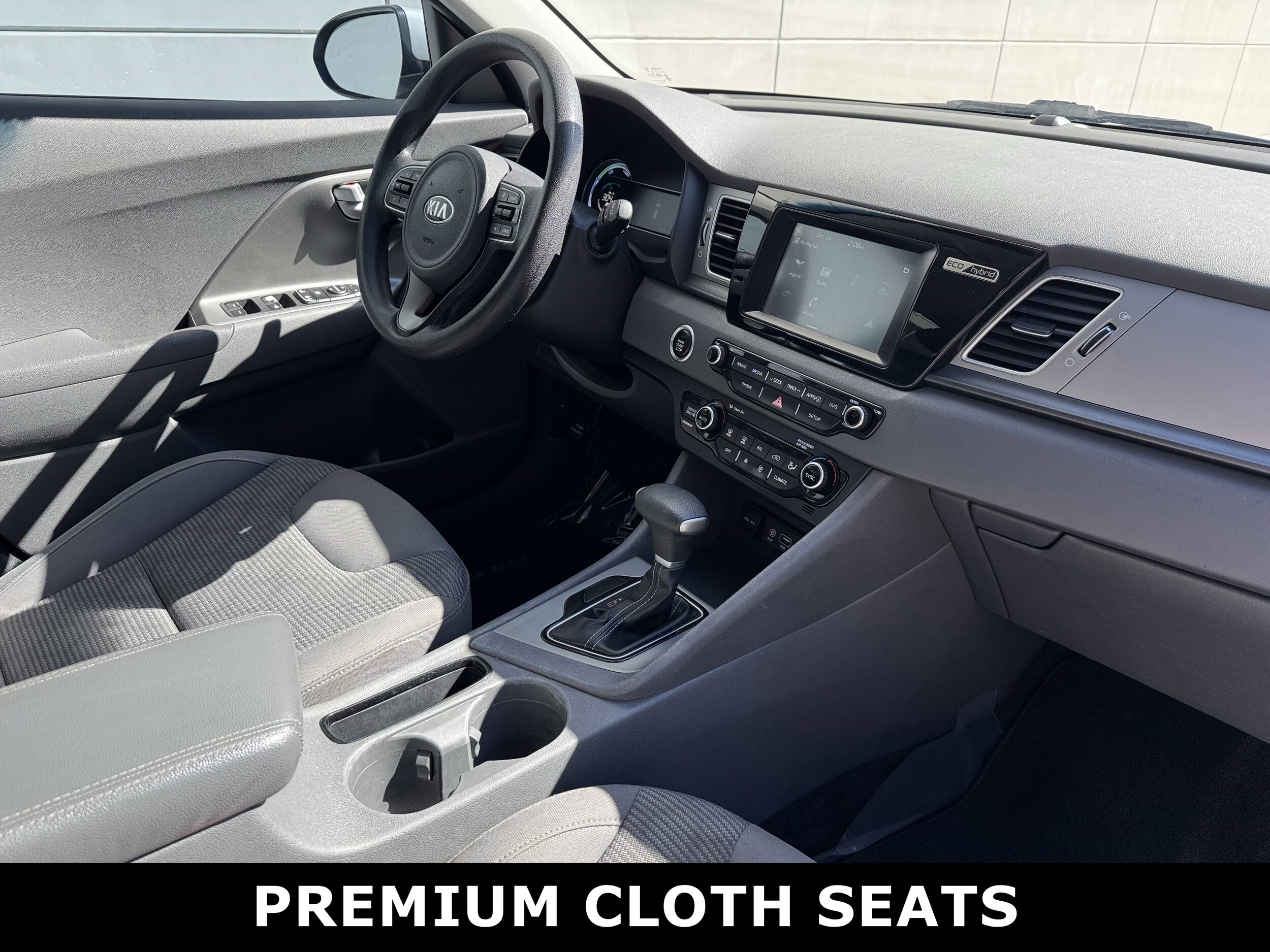 2017 Kia Niro LX photo 4