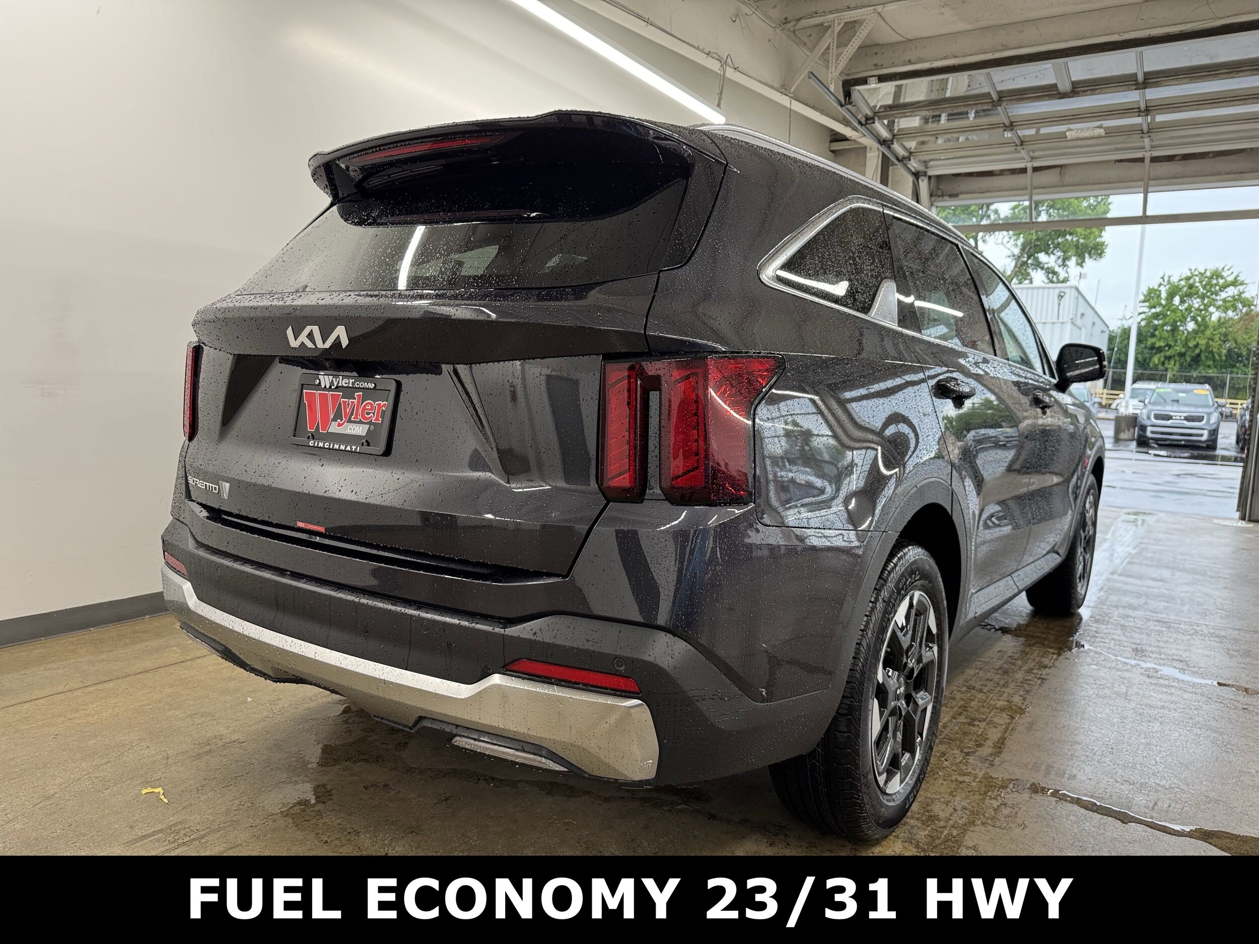 2025 Kia Sorento S photo 3