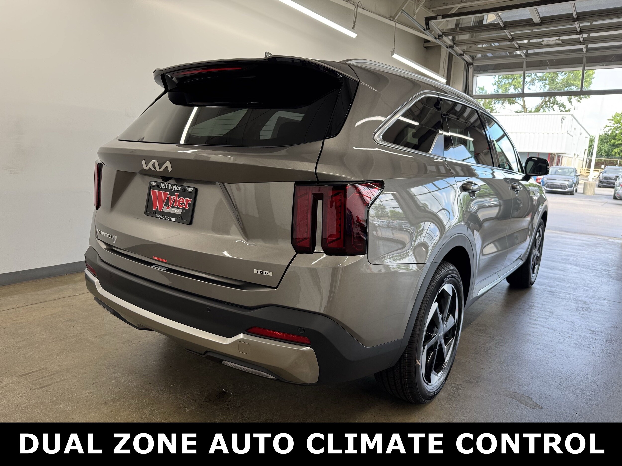 2025 Kia Sorento Hybrid EX photo 3