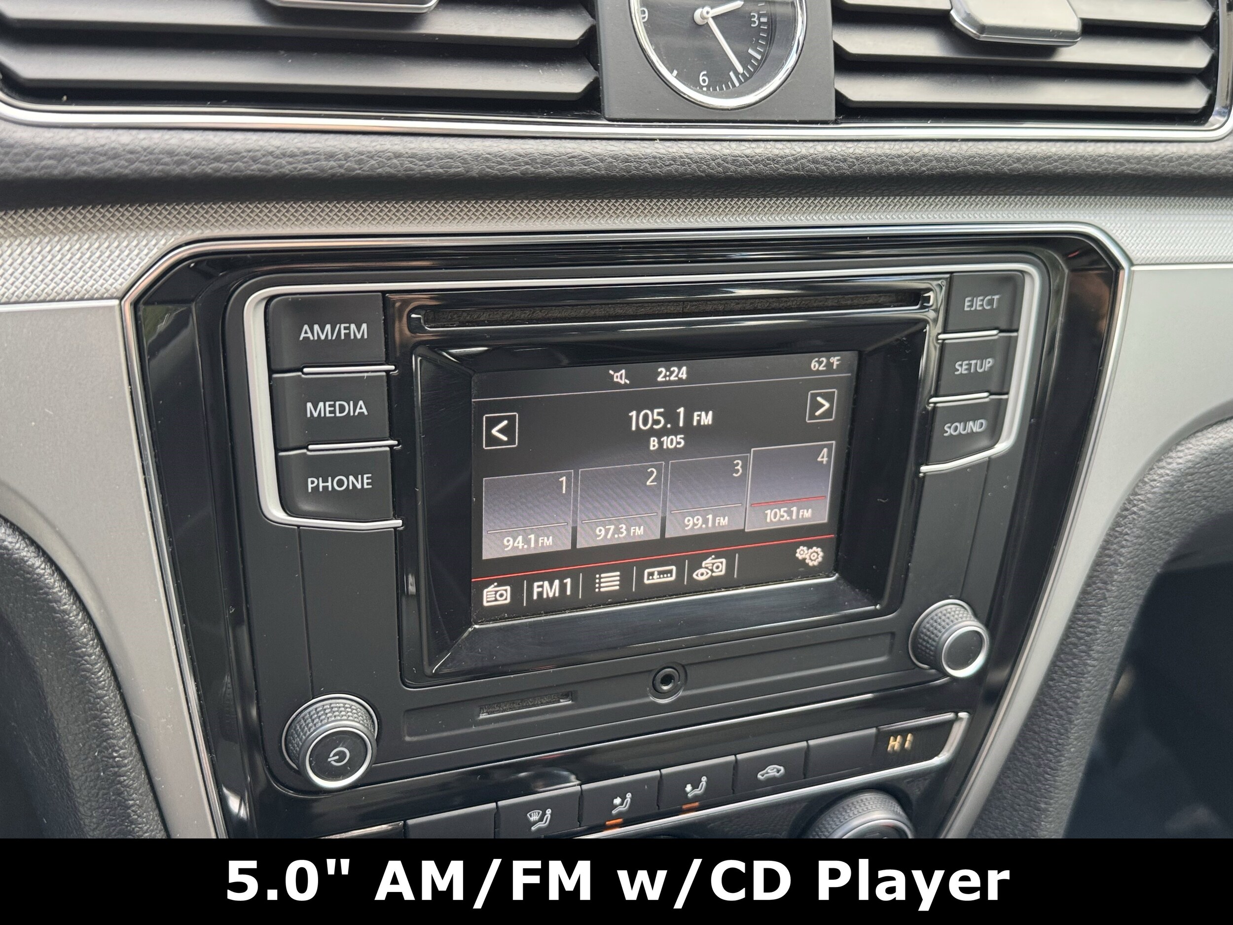 2016 Volkswagen Passat S photo 3