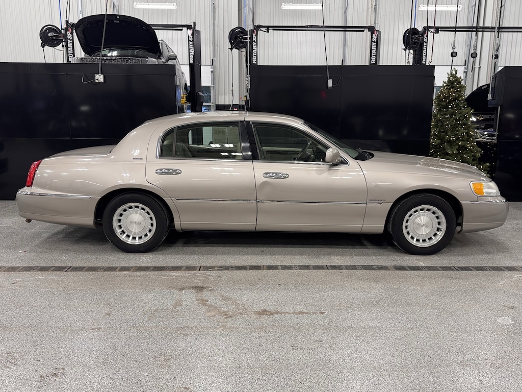 Used 2001 Lincoln Town Car Executive Sedan
