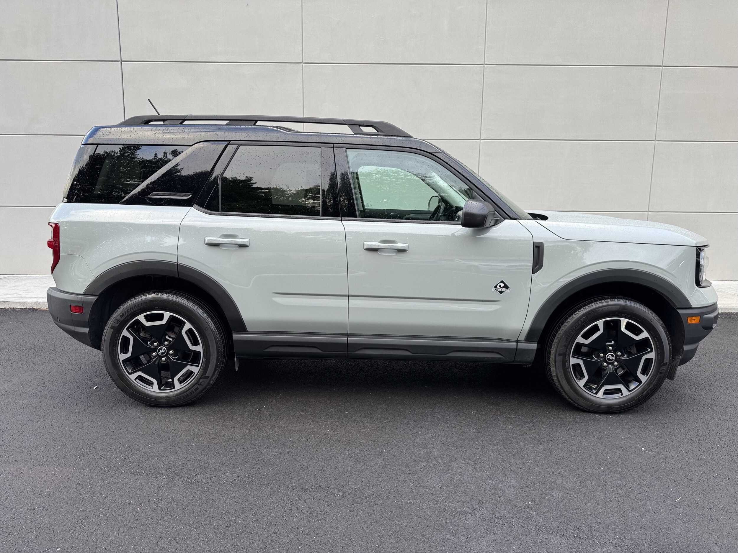 2022 Ford Bronco Sport Outer Banks photo 2