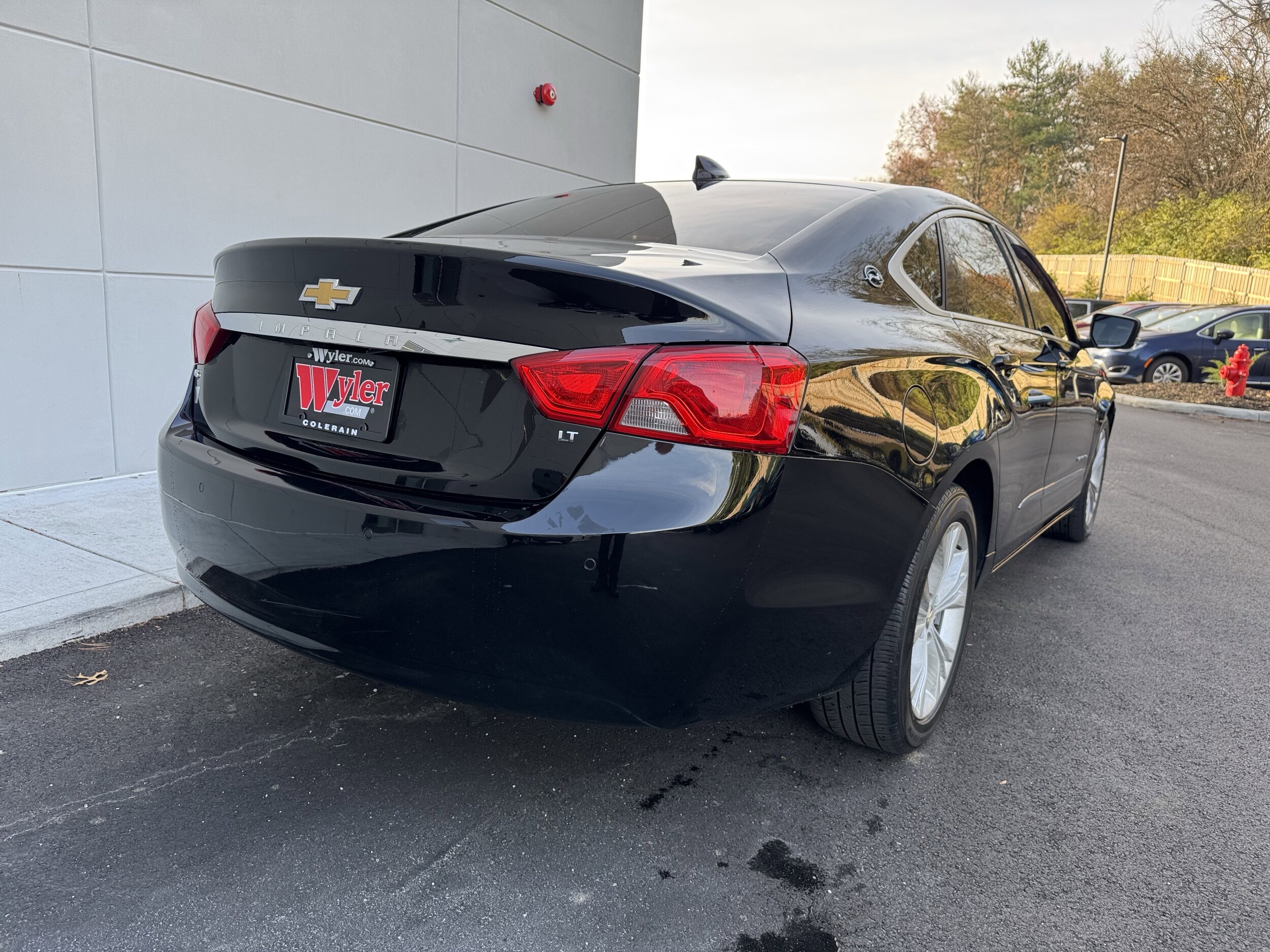 2015 Chevrolet Impala 2LT photo 2