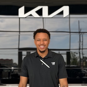 Staff member Kenaz Moore from ID_e095cee4b078