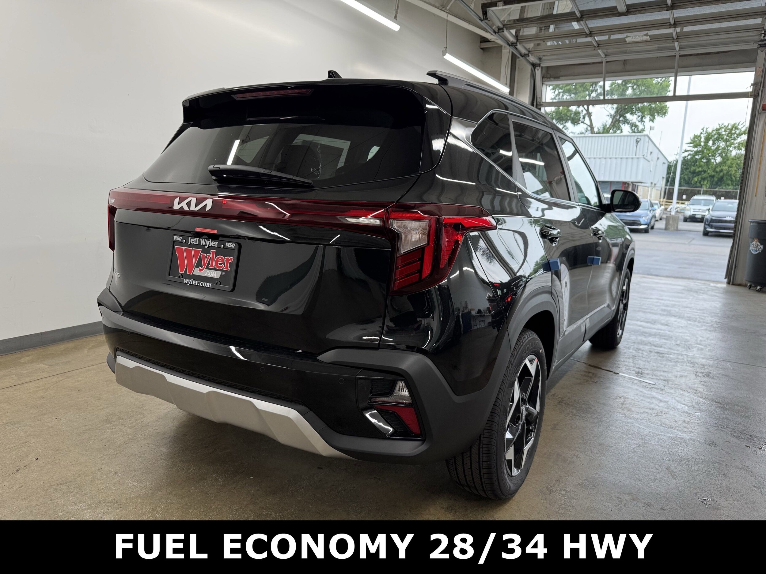2026 Kia Seltos EX photo 3
