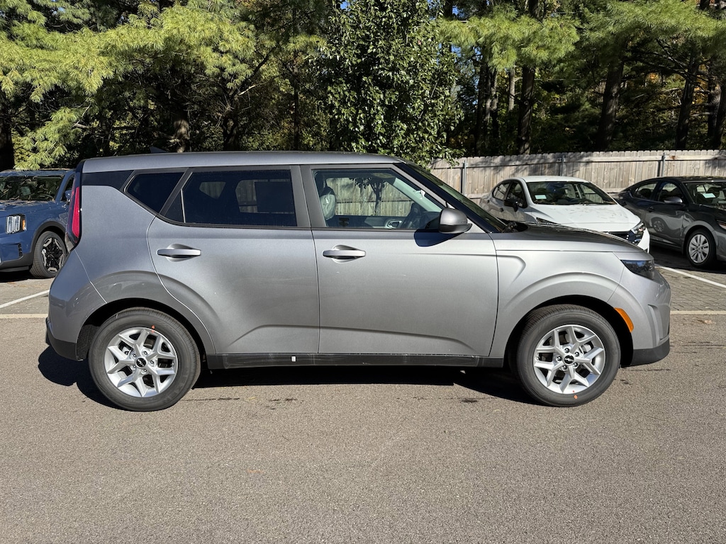 New 2025 Kia Soul LX Hatchback