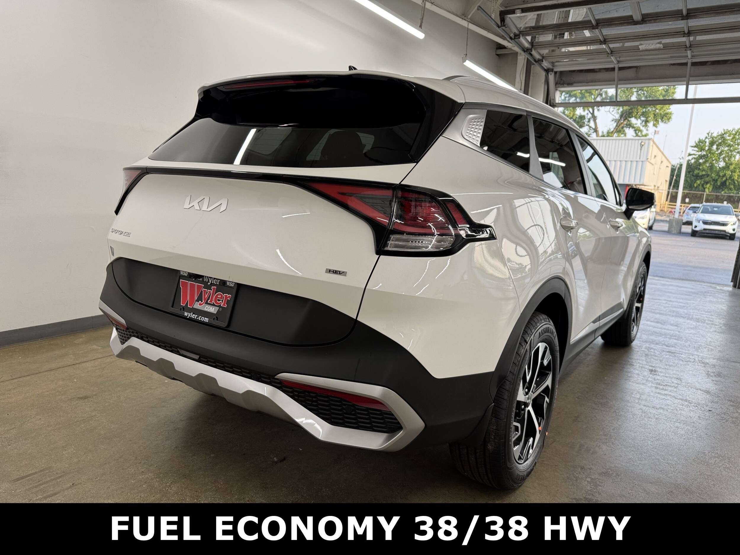 2025 Kia Sportage Hybrid EX photo 3